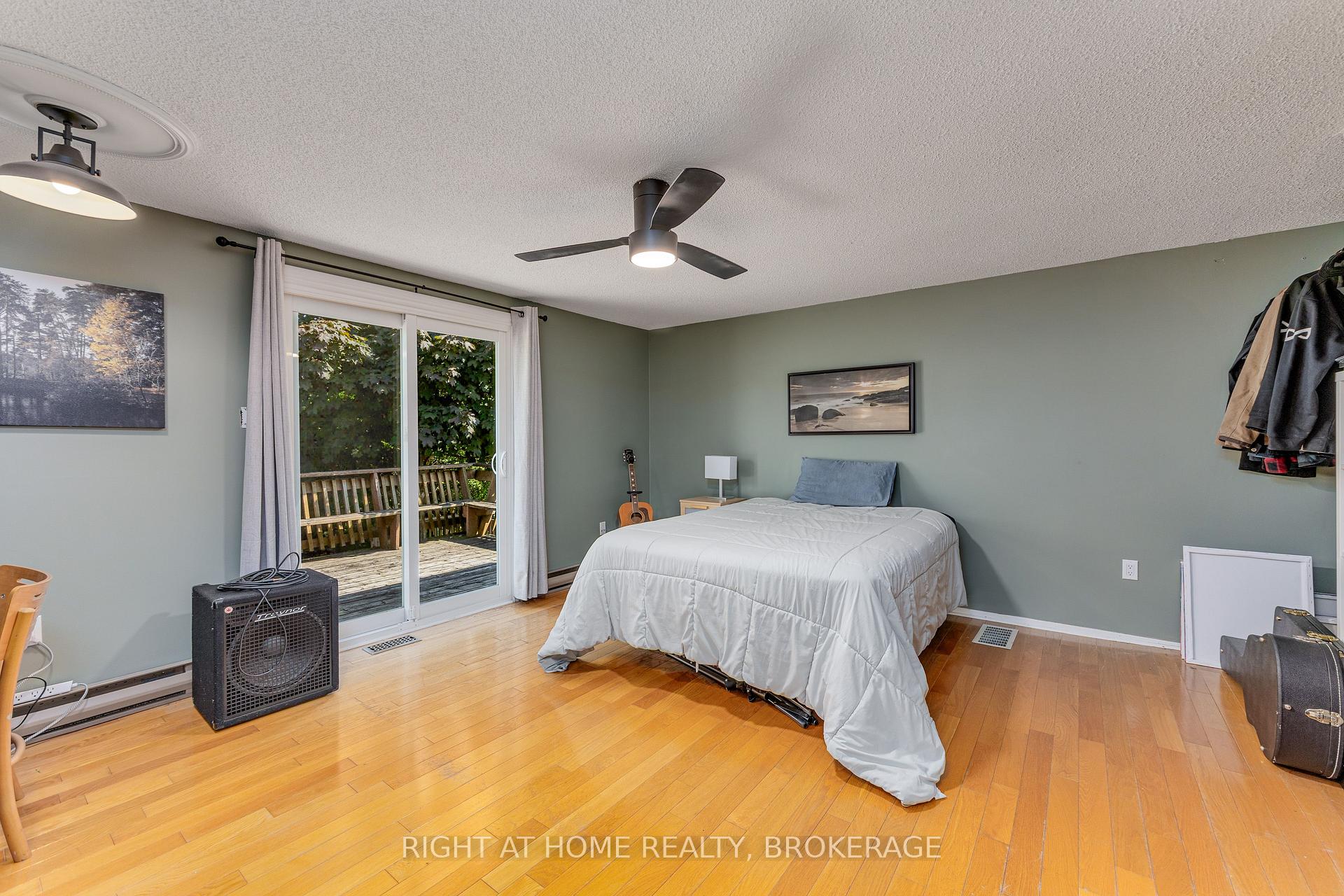 Photo 22 of 136 Hickling Trail, Barrie, Grove East — HOMEH