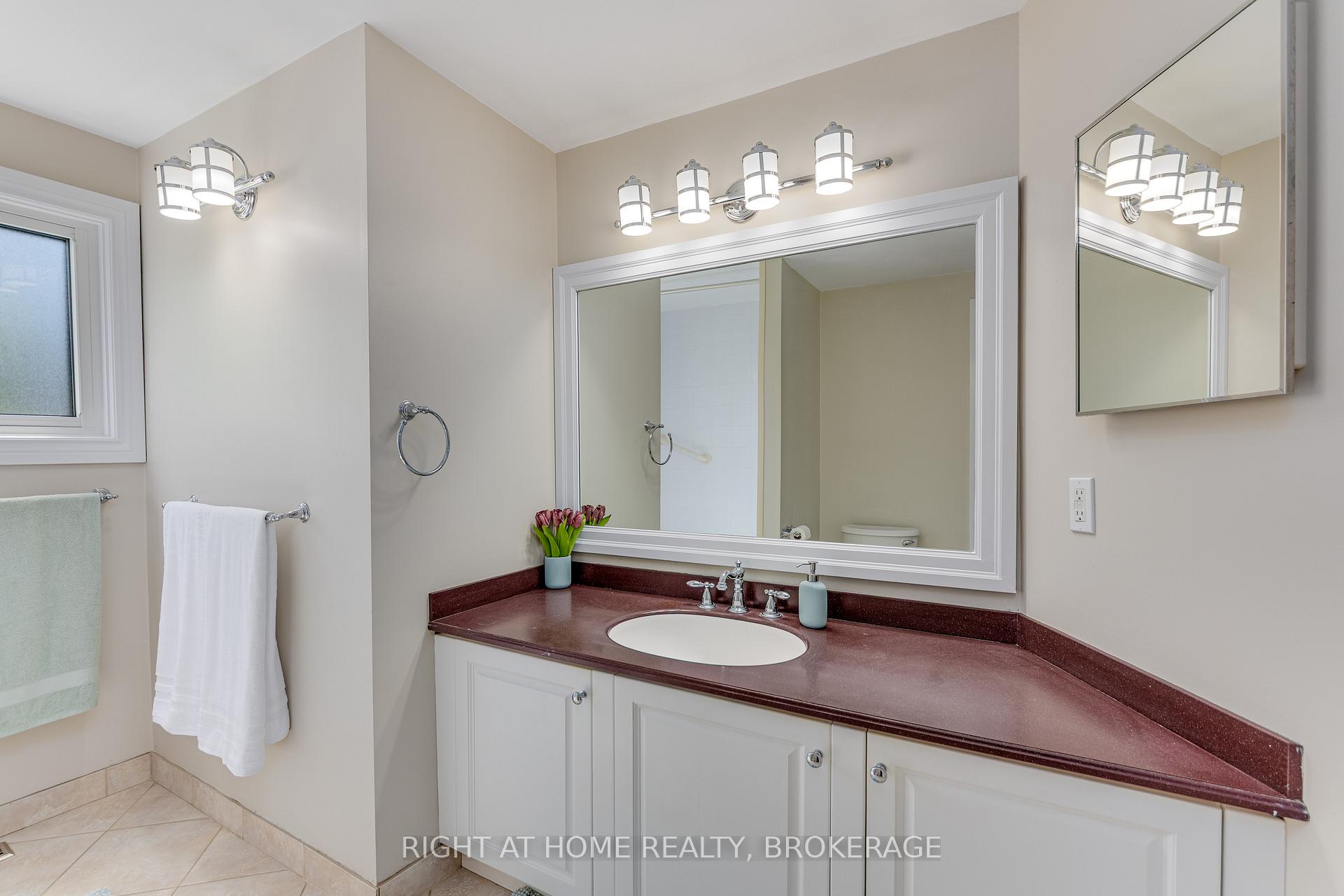 Photo 25 of 136 Hickling Trail, Barrie, Grove East — HOMEH