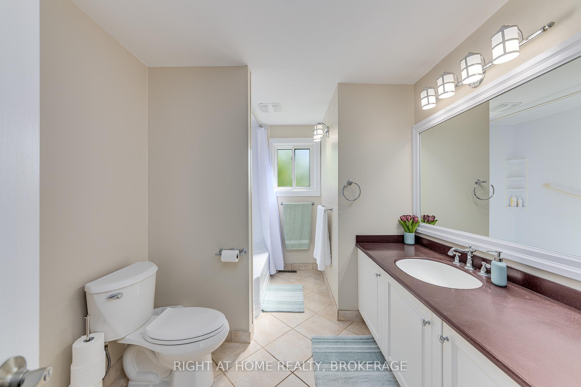 Photo 26 of 136 Hickling Trail, Barrie, Grove East — HOMEH