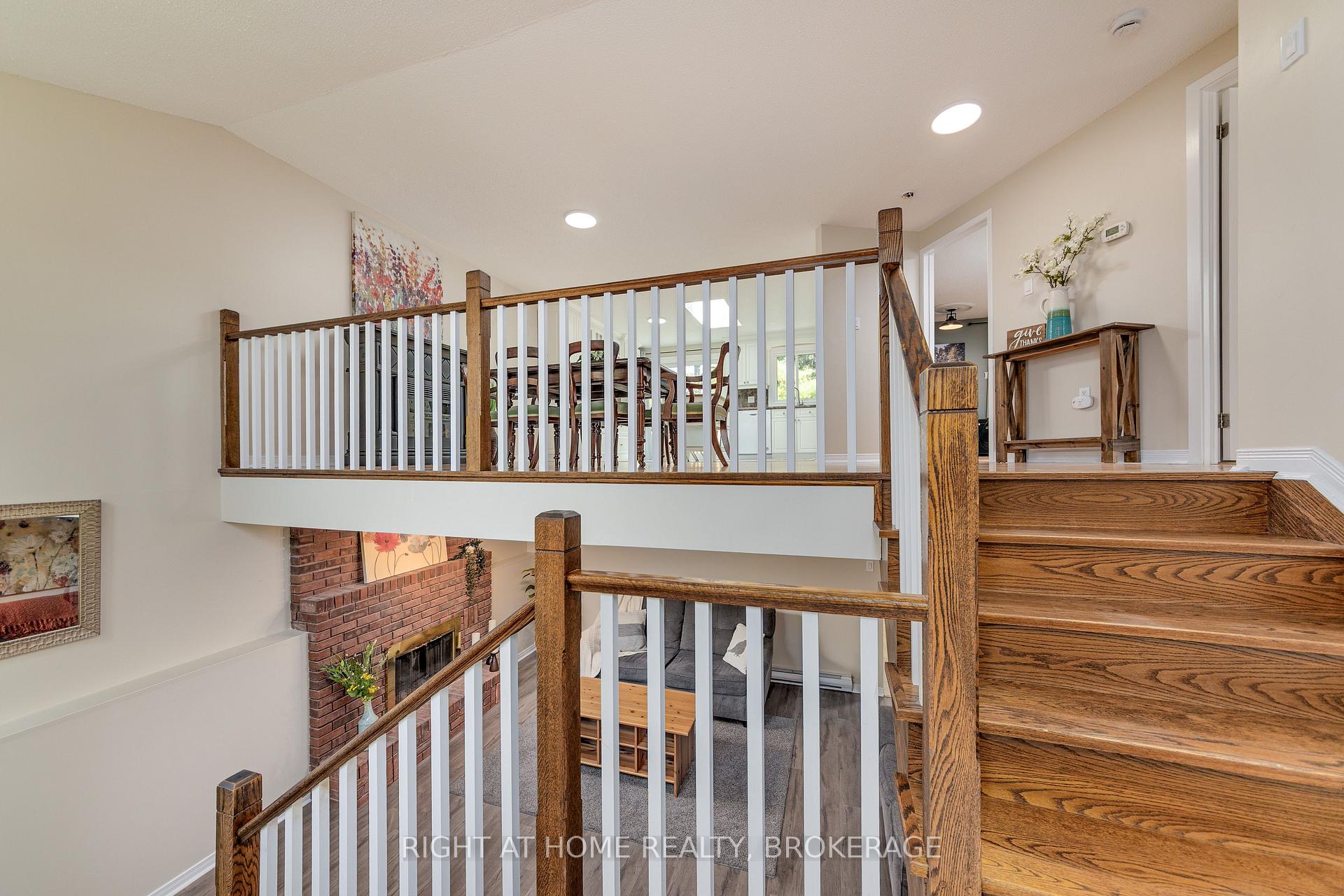 Photo 32 of 136 Hickling Trail, Barrie, Grove East — HOMEH