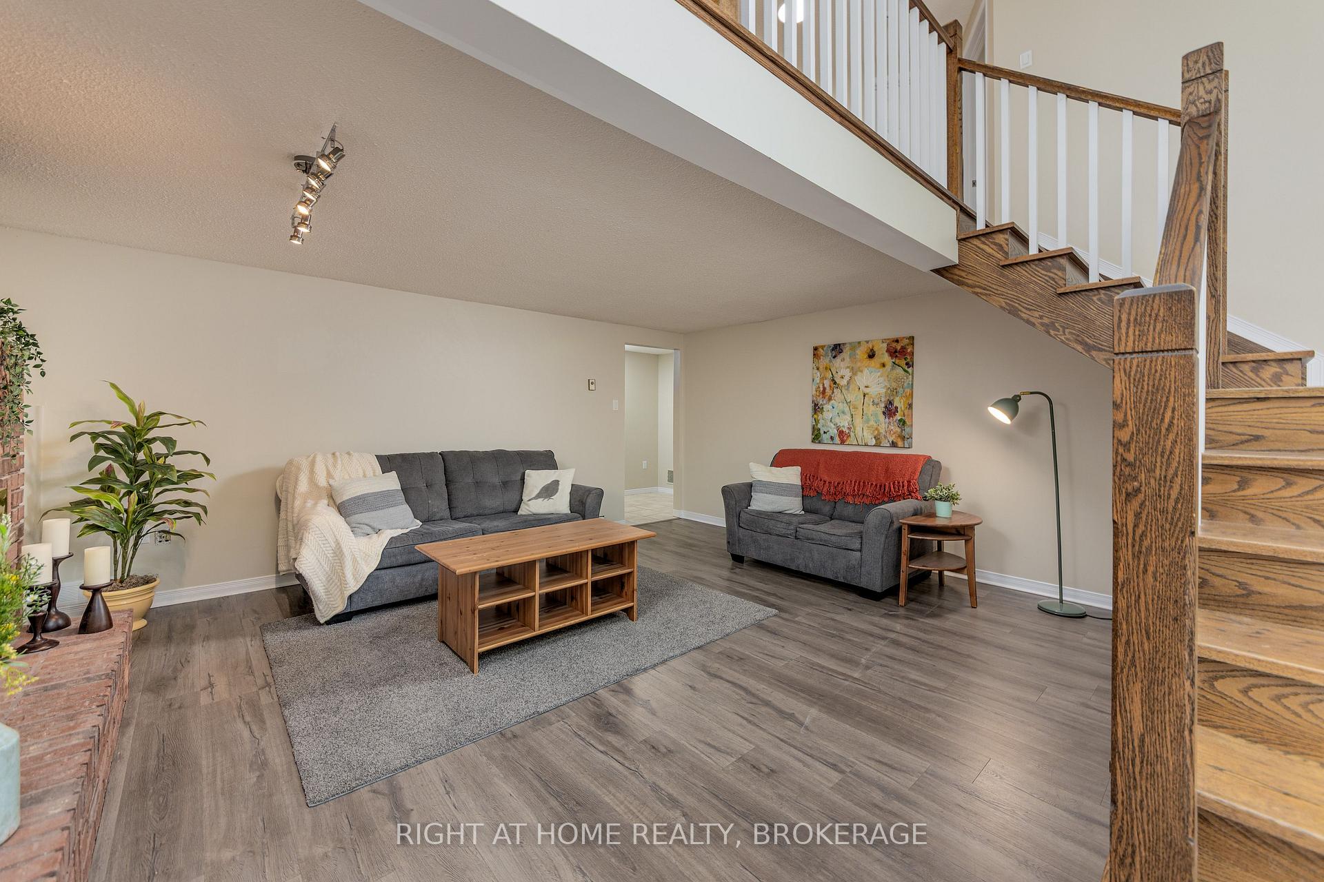 Photo 33 of 136 Hickling Trail, Barrie, Grove East — HOMEH
