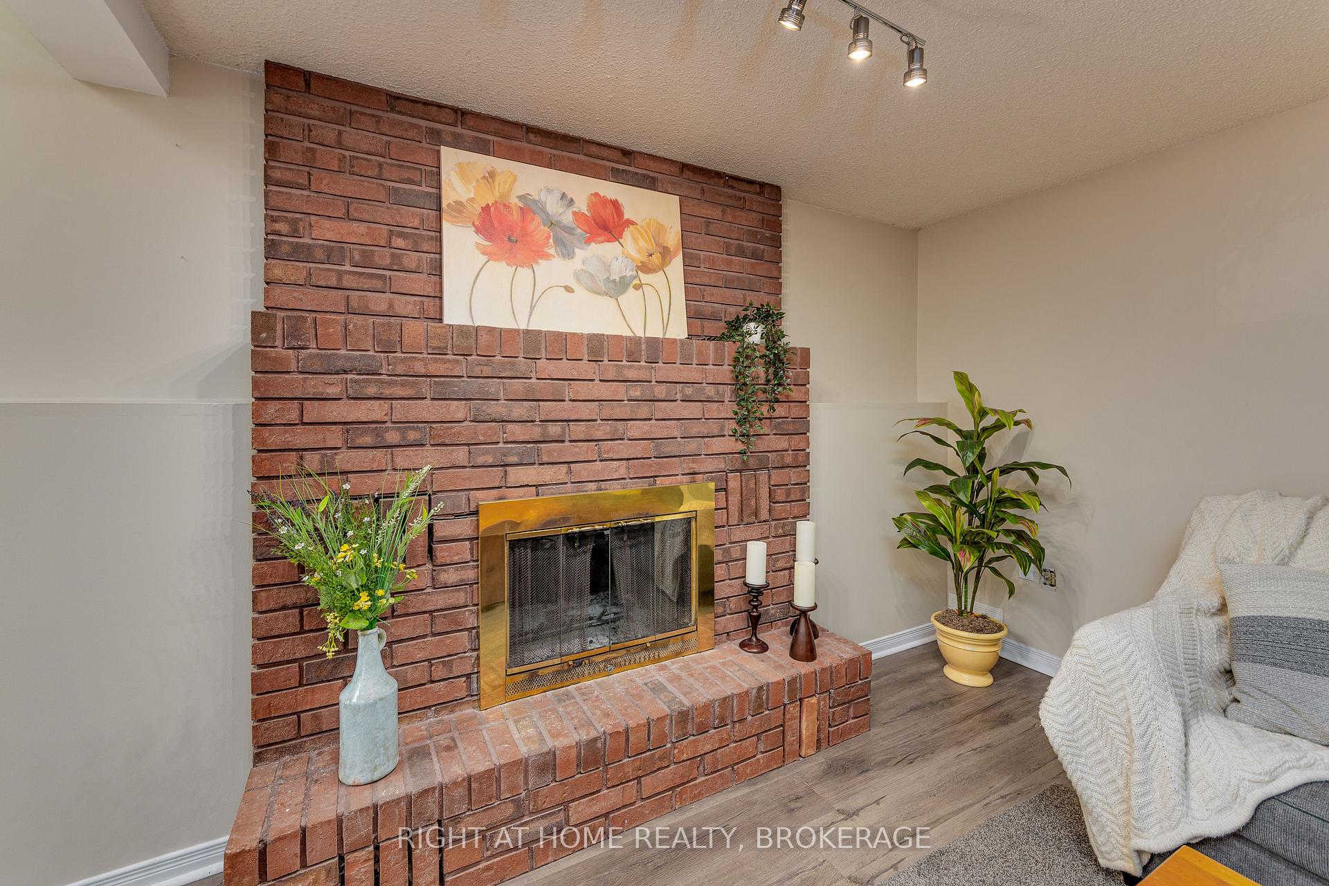 Photo 35 of 136 Hickling Trail, Barrie, Grove East — HOMEH