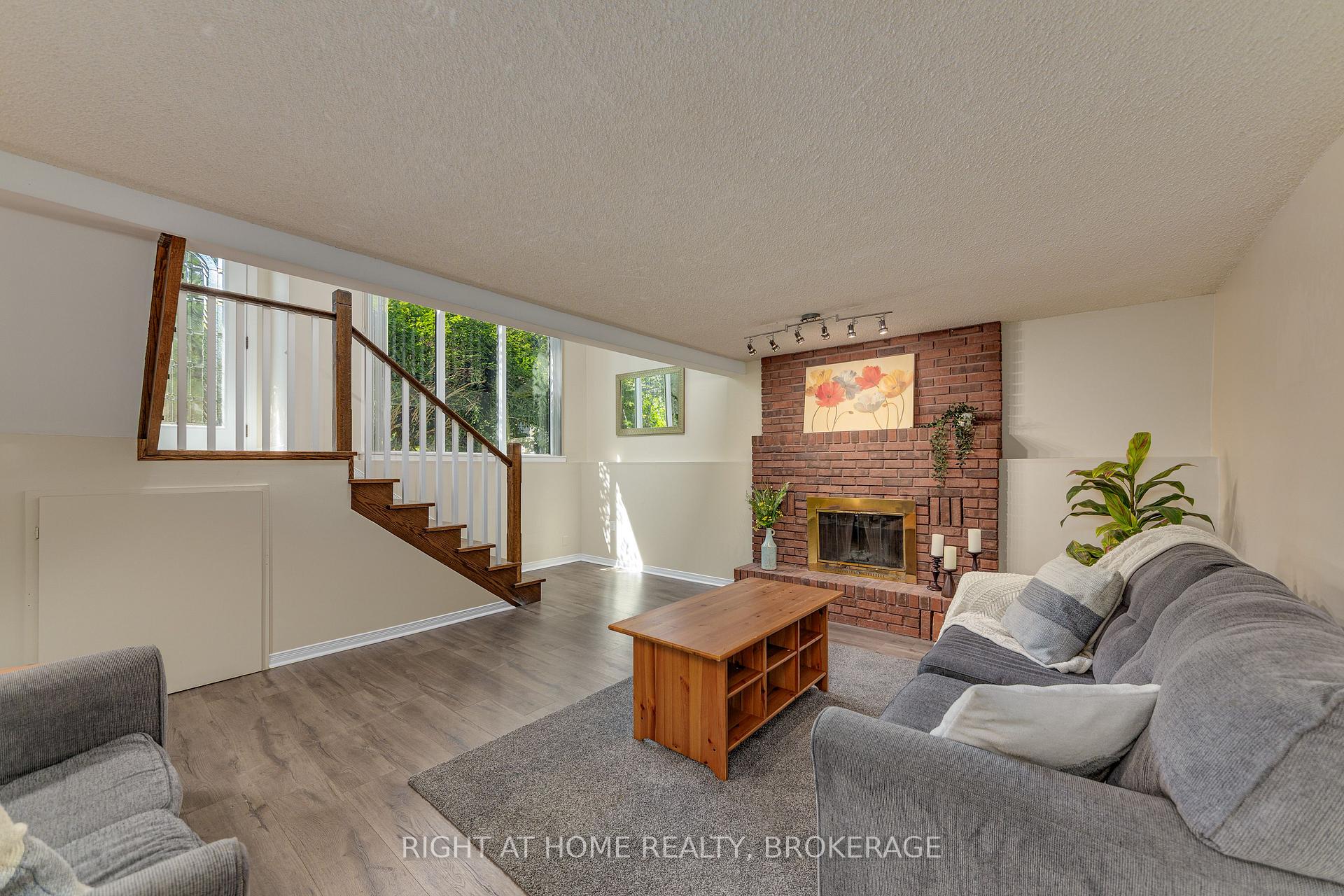 Photo 36 of 136 Hickling Trail, Barrie, Grove East — HOMEH