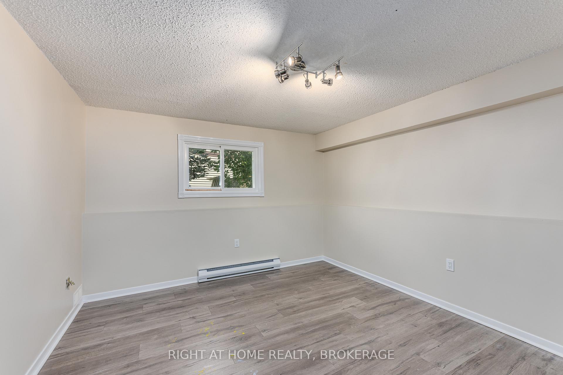 Photo 38 of 136 Hickling Trail, Barrie, Grove East — HOMEH