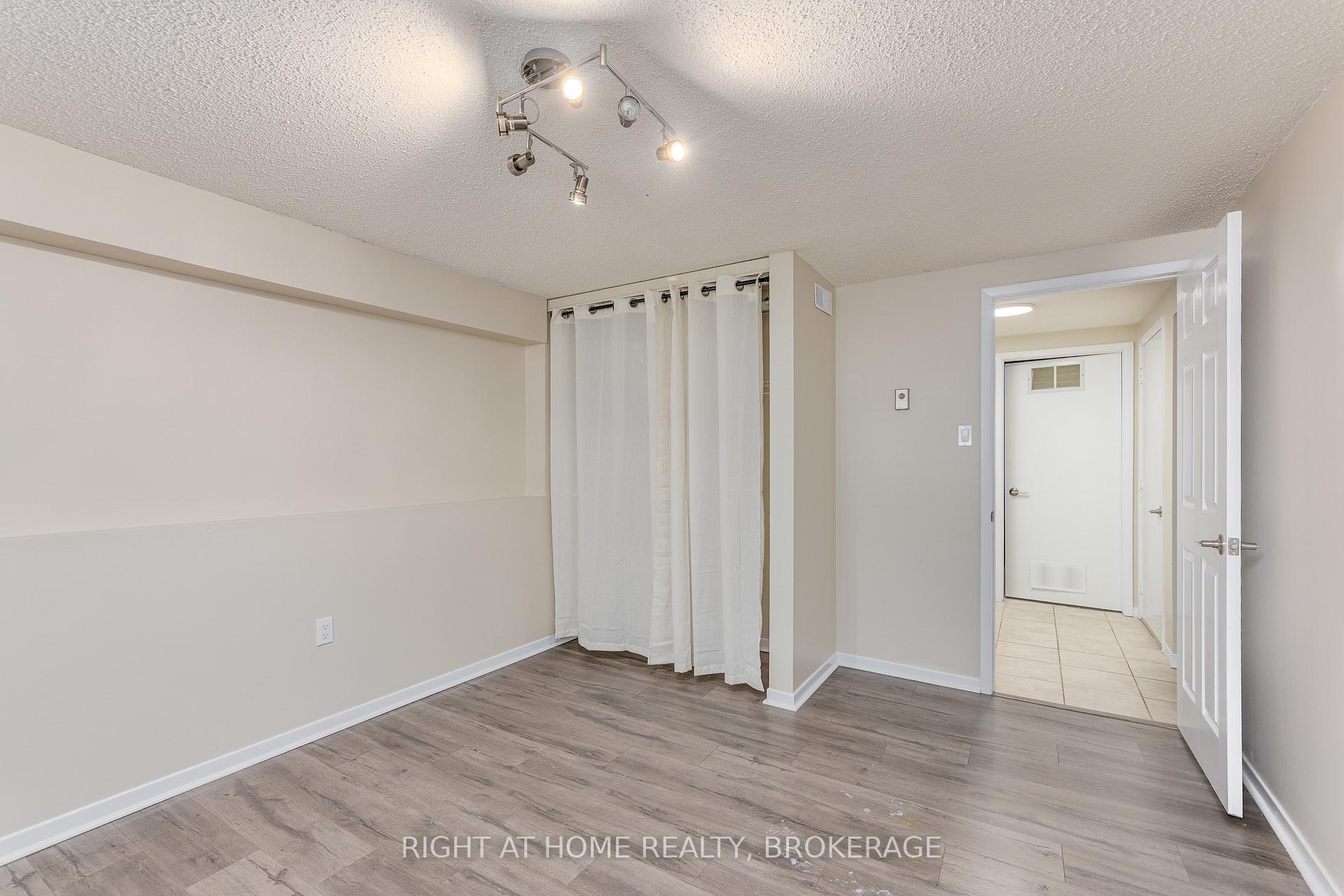 Photo 39 of 136 Hickling Trail, Barrie, Grove East — HOMEH