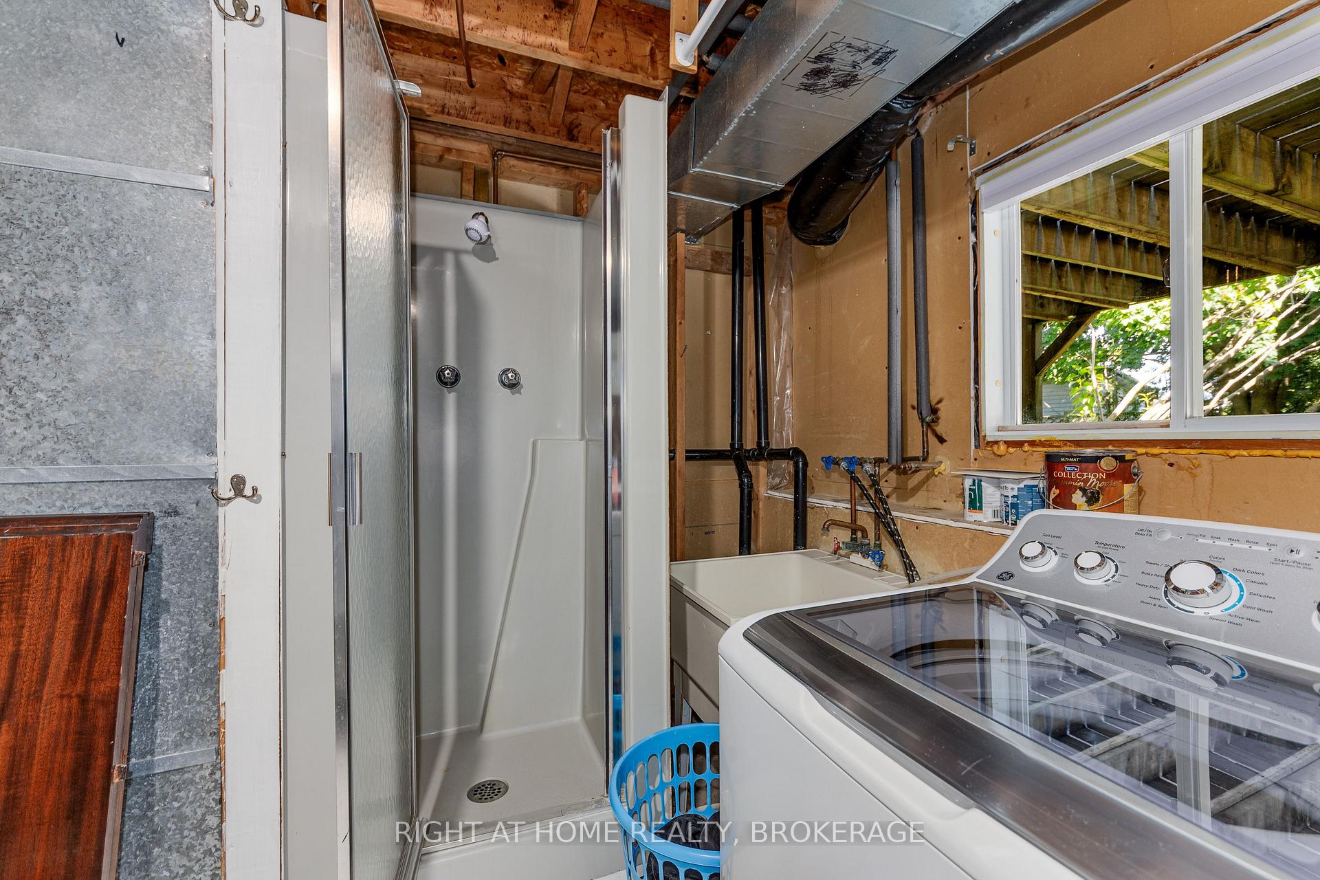 Photo 42 of 136 Hickling Trail, Barrie, Grove East — HOMEH