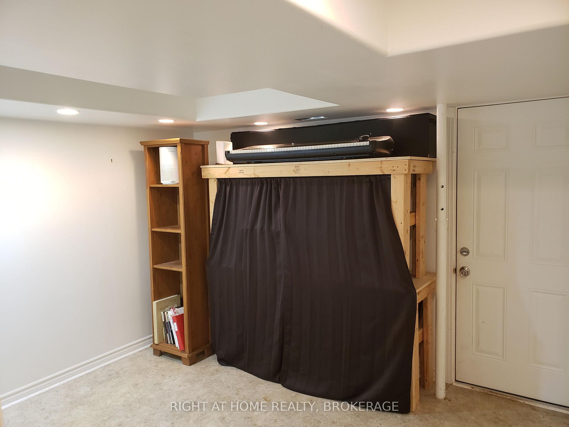 Photo 43 of 136 Hickling Trail, Barrie, Grove East — HOMEH