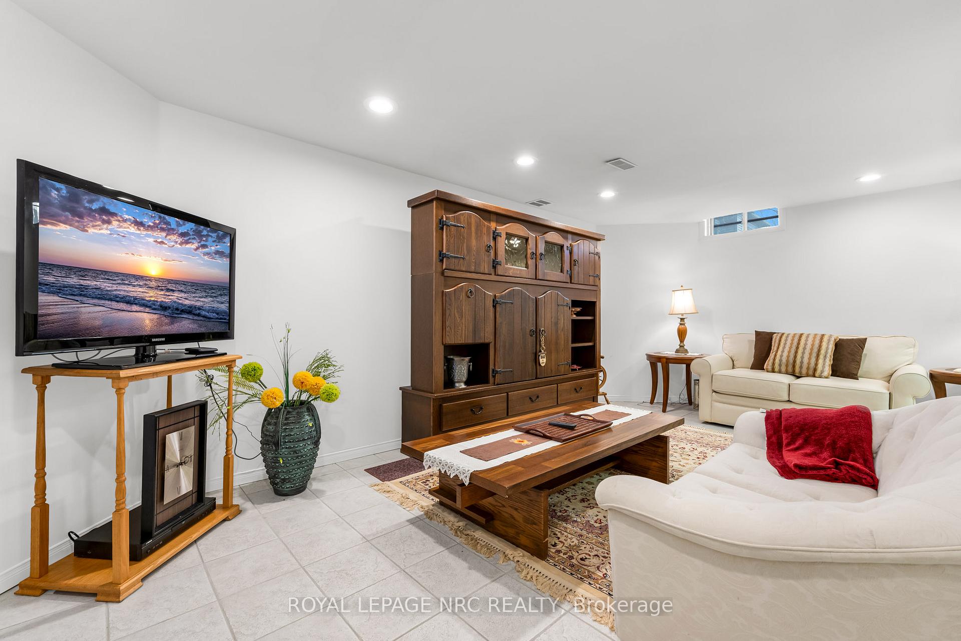 Photo 23 of Unit 28, 370 Silverbirch Boulevard, Hamilton, Villages of Glancaster — HOMEH