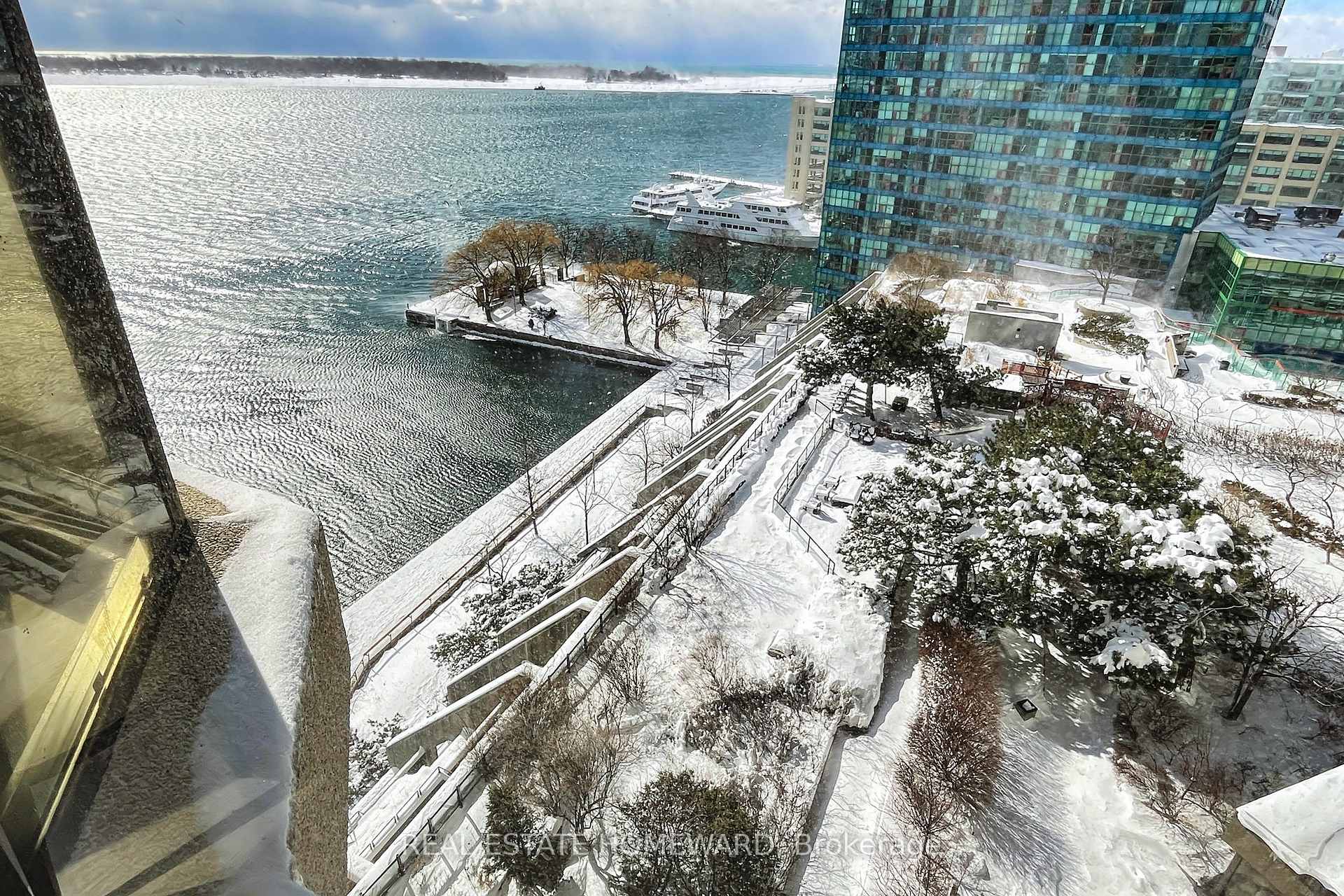 Photo 13 of Unit 1404, 65 Harbour Square, Toronto, Waterfront Communities — HOMEH