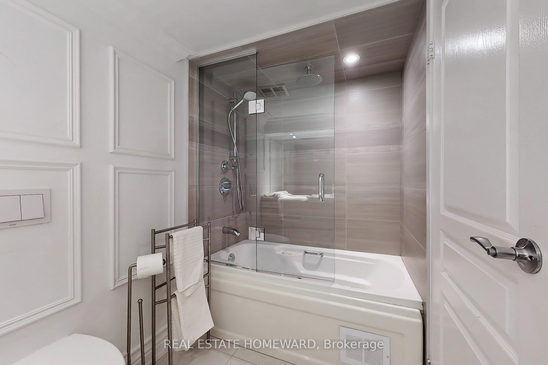 Photo 27 of Unit 1404, 65 Harbour Square, Toronto, Waterfront Communities — HOMEH
