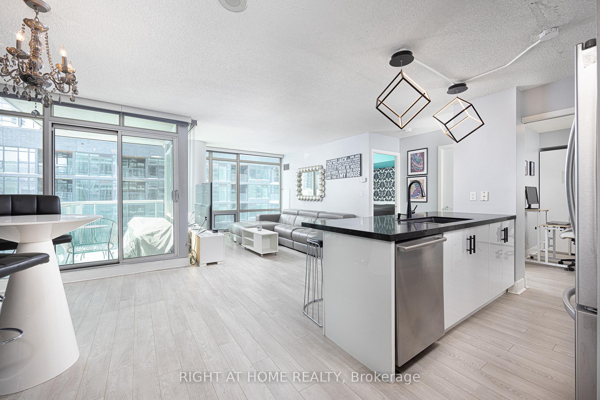 Front of Unit 1106, 81 Navy Wharf Court