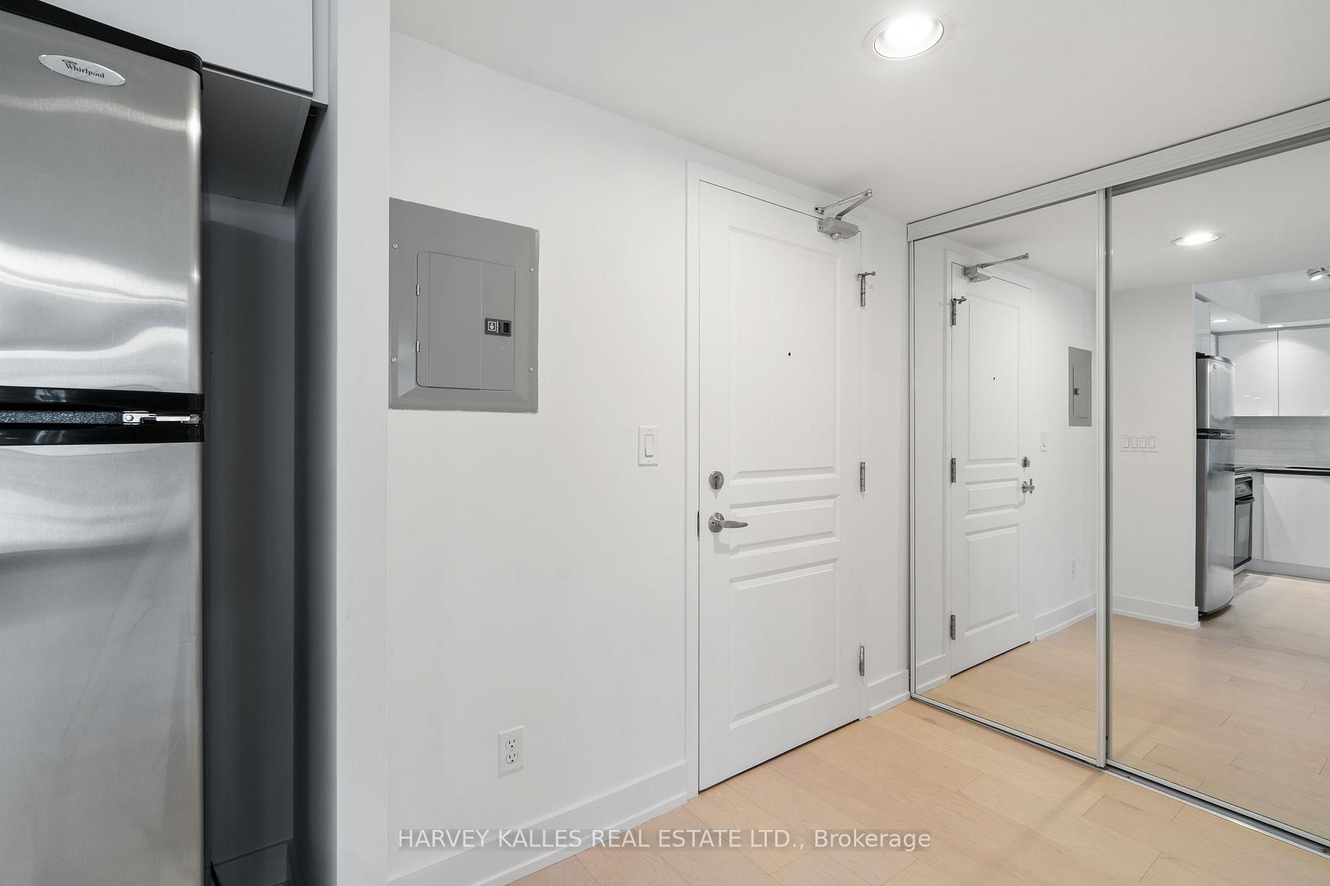 Photo 6 of Unit 1412, 140 Simcoe Street, Toronto, Waterfront Communities — HOMEH