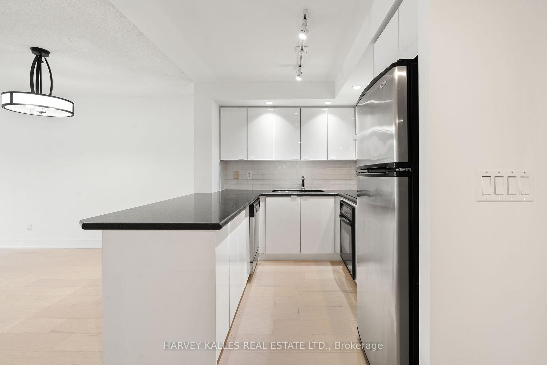 Photo 7 of Unit 1412, 140 Simcoe Street, Toronto, Waterfront Communities — HOMEH
