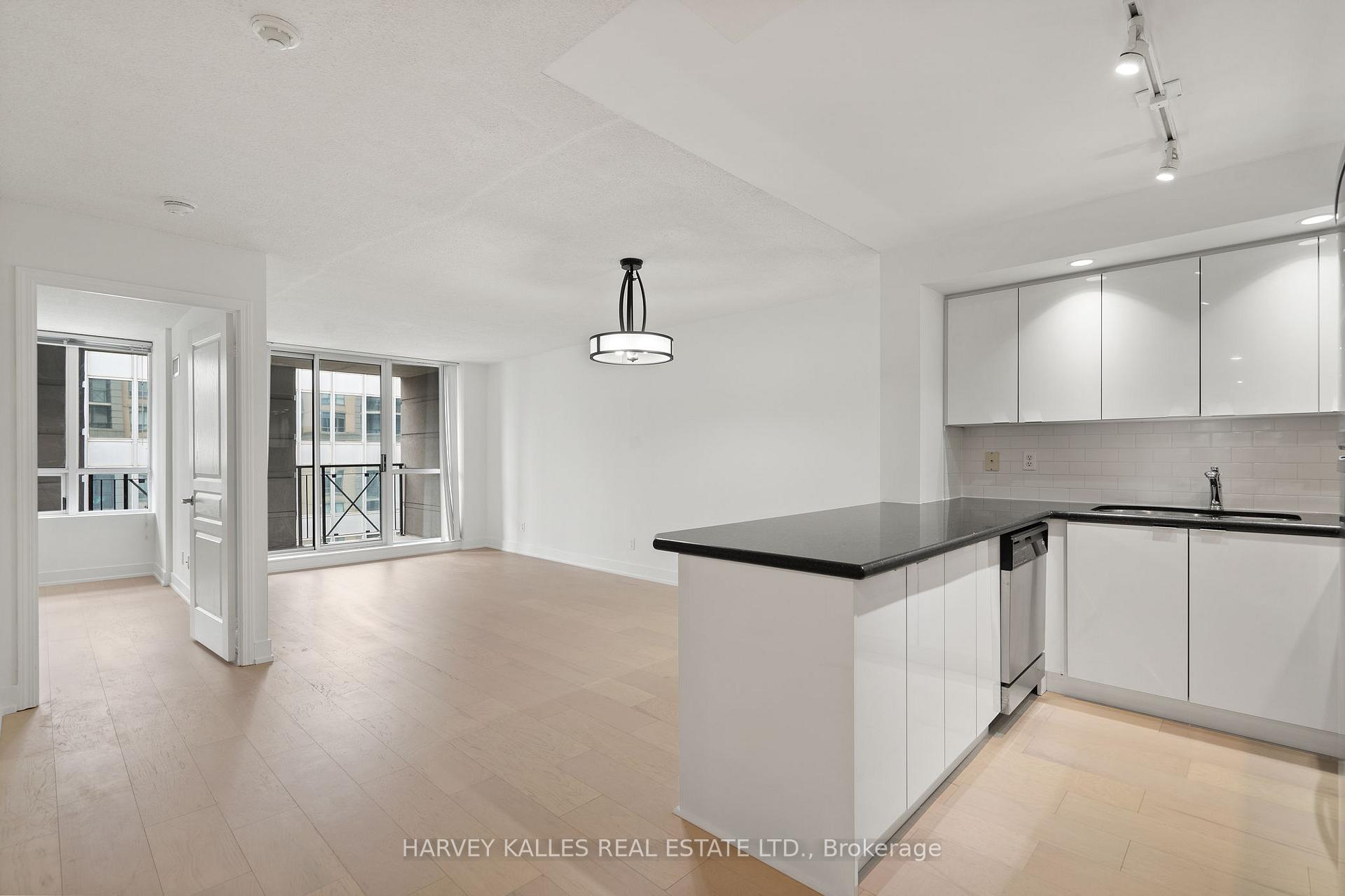 Photo 8 of Unit 1412, 140 Simcoe Street, Toronto, Waterfront Communities — HOMEH