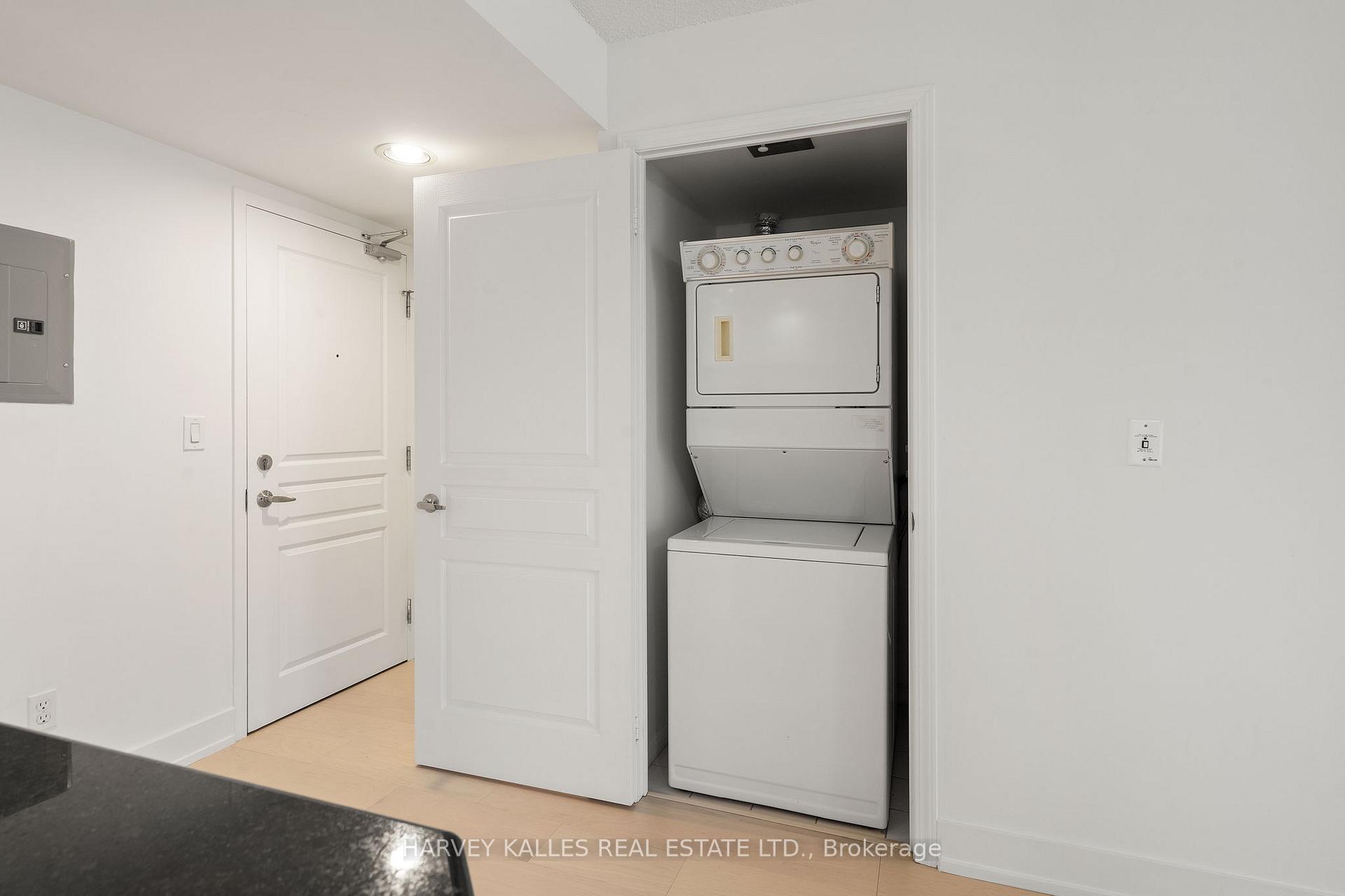 Photo 10 of Unit 1412, 140 Simcoe Street, Toronto, Waterfront Communities — HOMEH