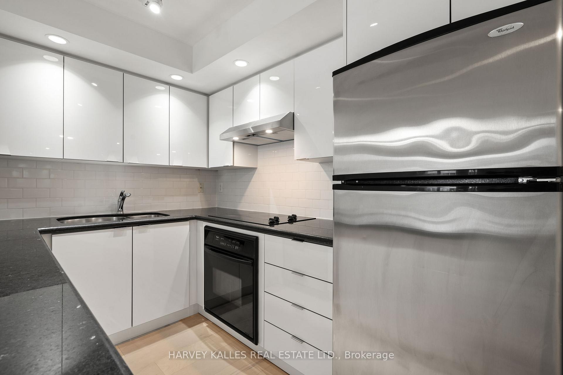 Photo 11 of Unit 1412, 140 Simcoe Street, Toronto, Waterfront Communities — HOMEH