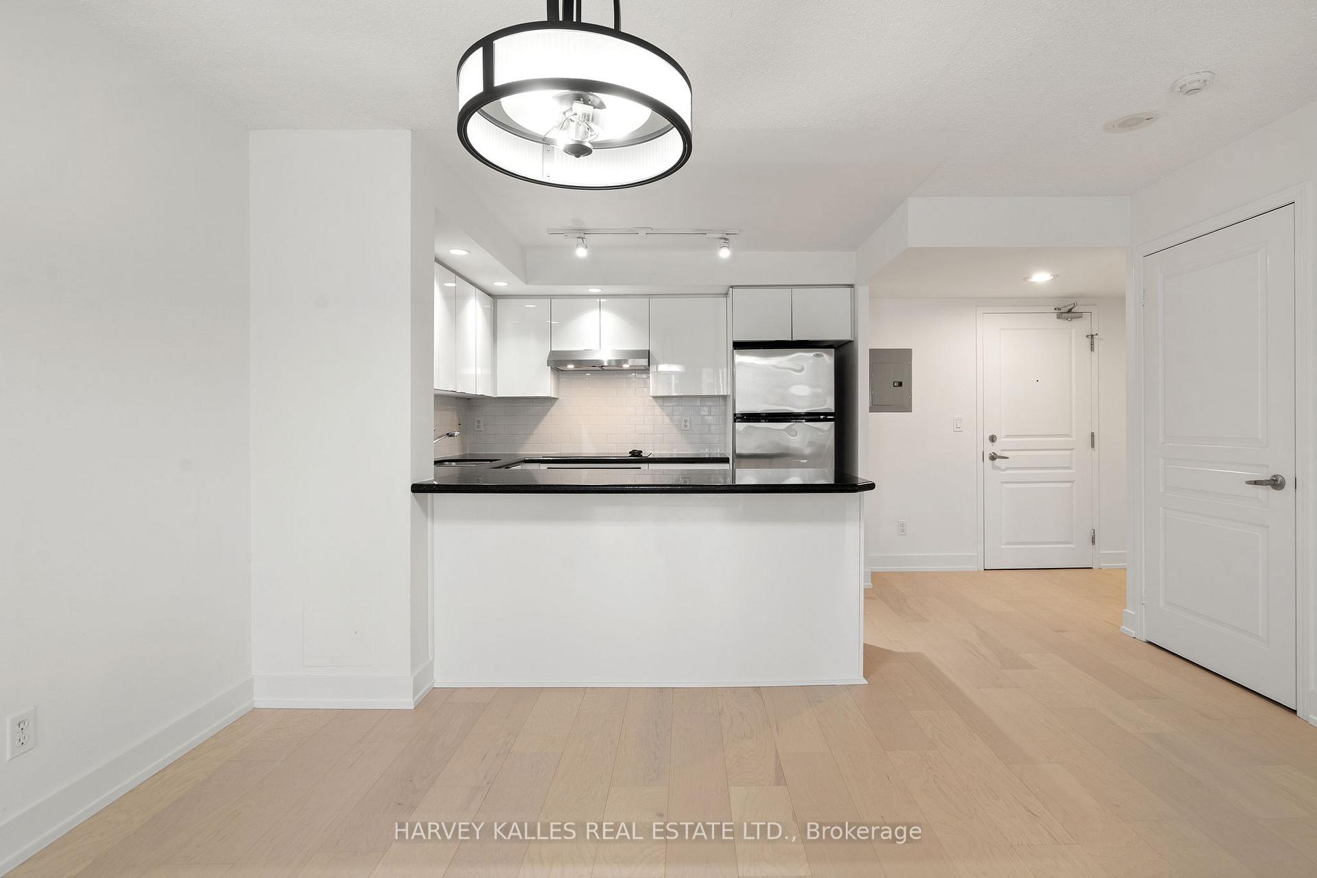 Photo 12 of Unit 1412, 140 Simcoe Street, Toronto, Waterfront Communities — HOMEH