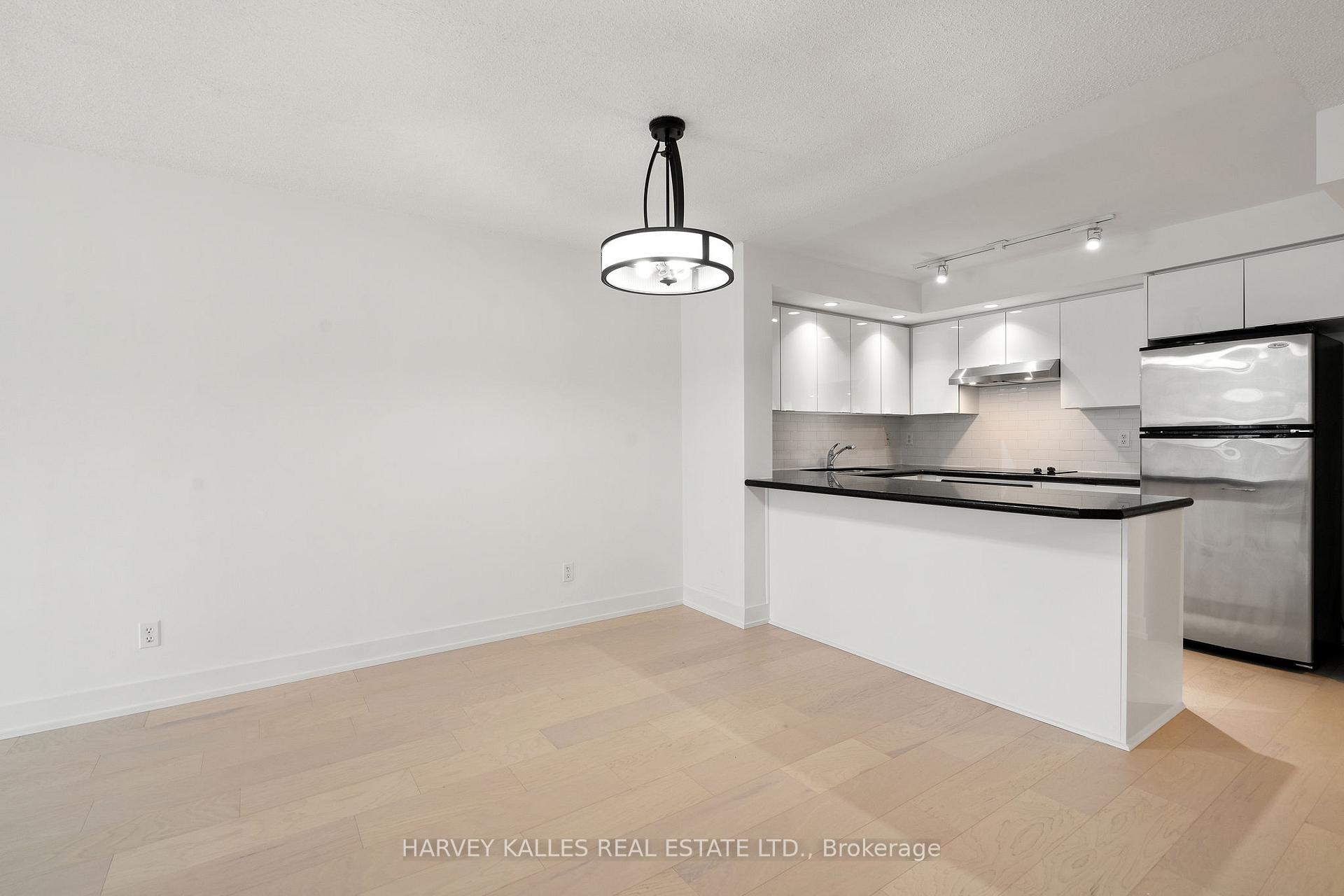 Photo 13 of Unit 1412, 140 Simcoe Street, Toronto, Waterfront Communities — HOMEH