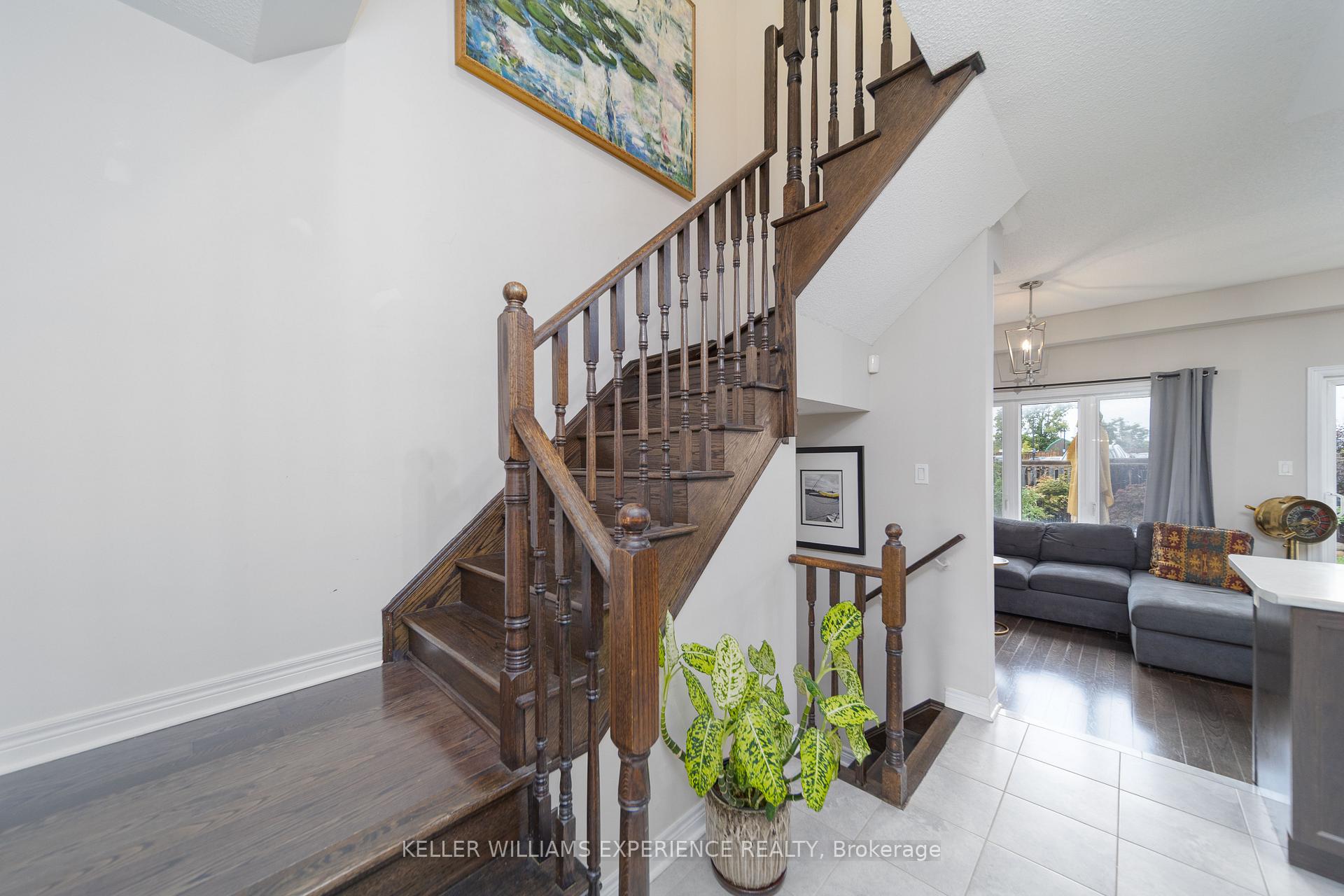 Photo 5 of 48 Snelgrove Crescent, Barrie, West Bayfield — HOMEH