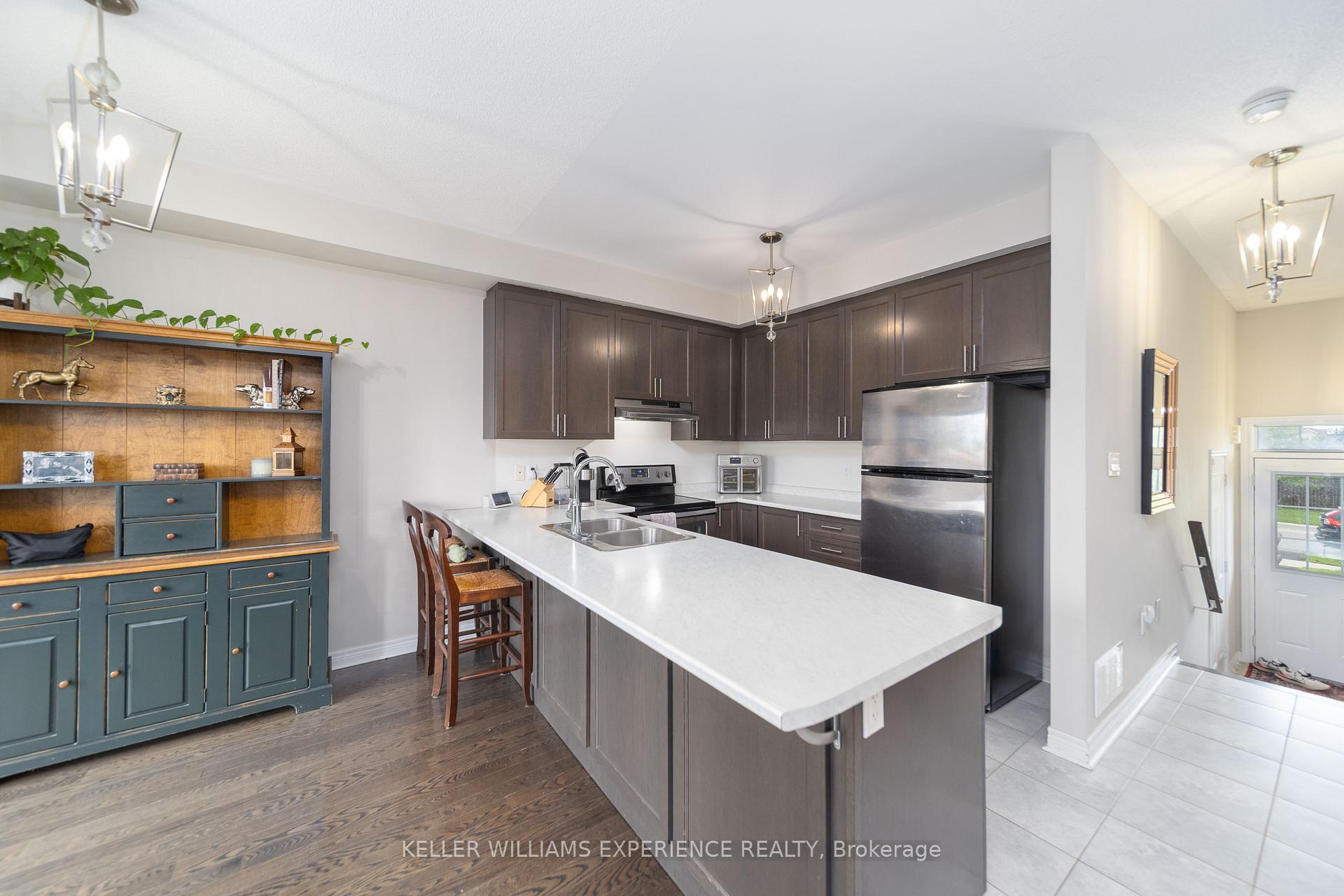 Photo 8 of 48 Snelgrove Crescent, Barrie, West Bayfield — HOMEH
