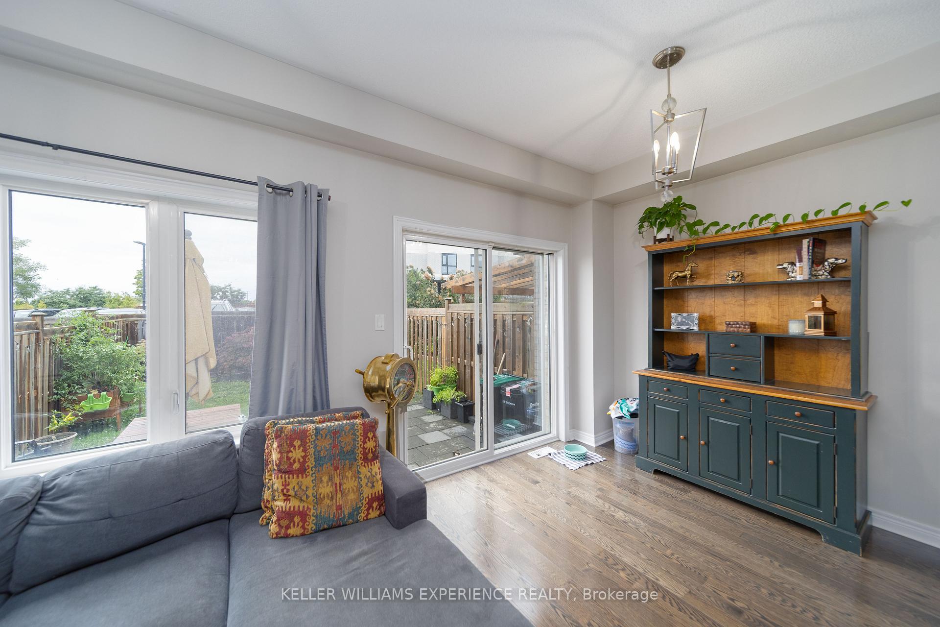 Photo 9 of 48 Snelgrove Crescent, Barrie, West Bayfield — HOMEH