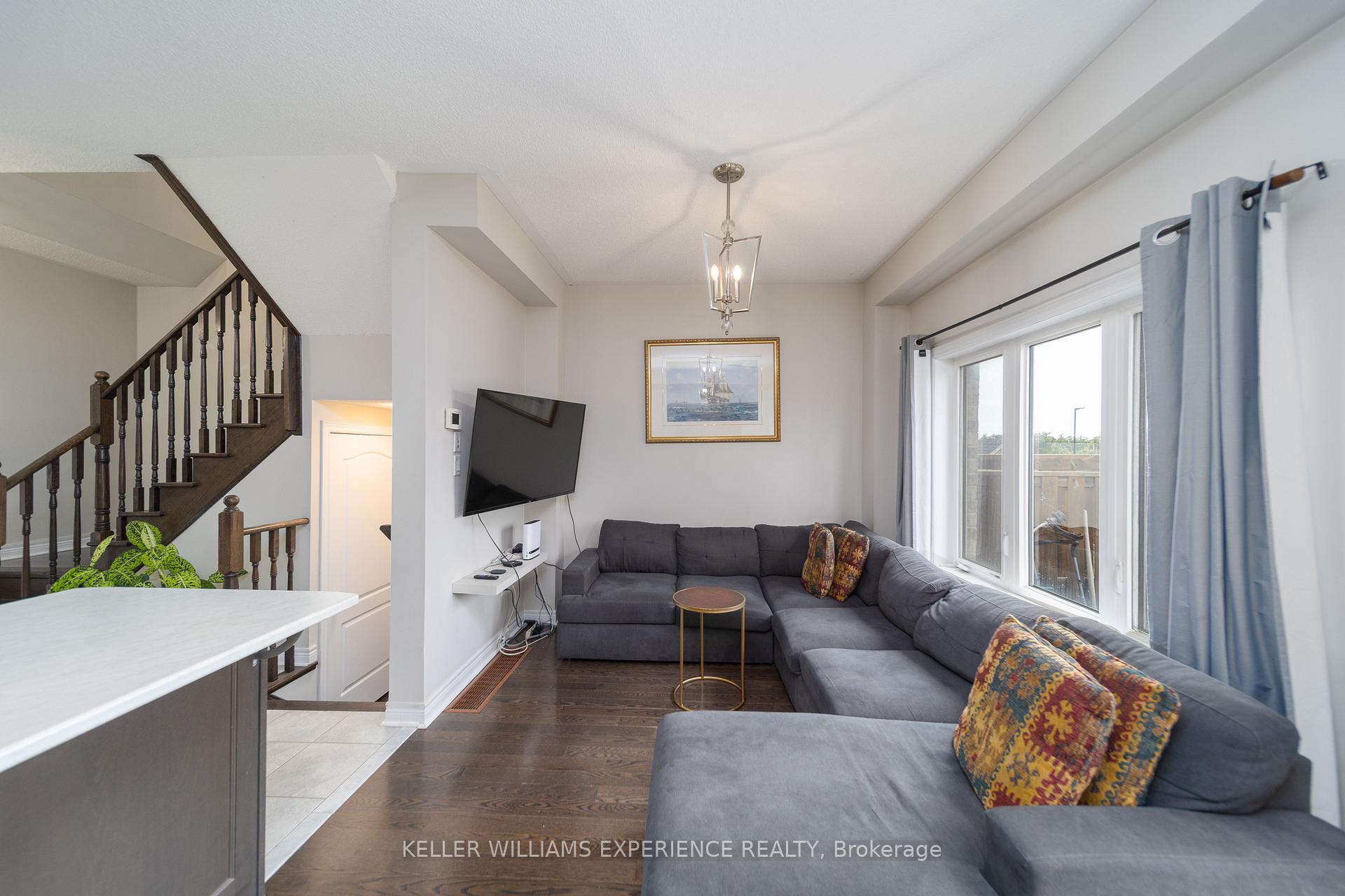Photo 10 of 48 Snelgrove Crescent, Barrie, West Bayfield — HOMEH