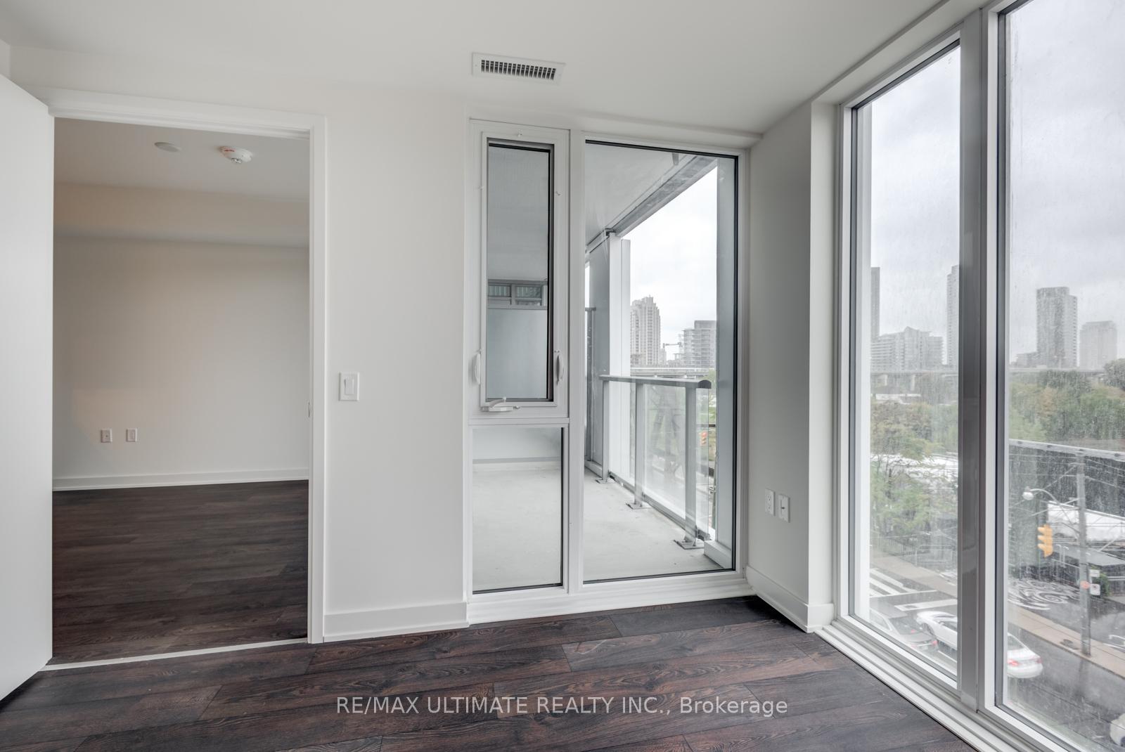 Photo 6 of Unit 308W, 27 Bathurst Street, Toronto, Waterfront Communities — HOMEH
