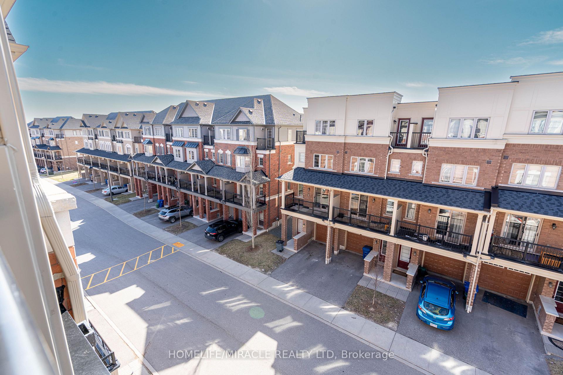 Photo 3 of Unit 379, 2393 Chevron Prince Path, Oshawa, Windfields — HOMEH