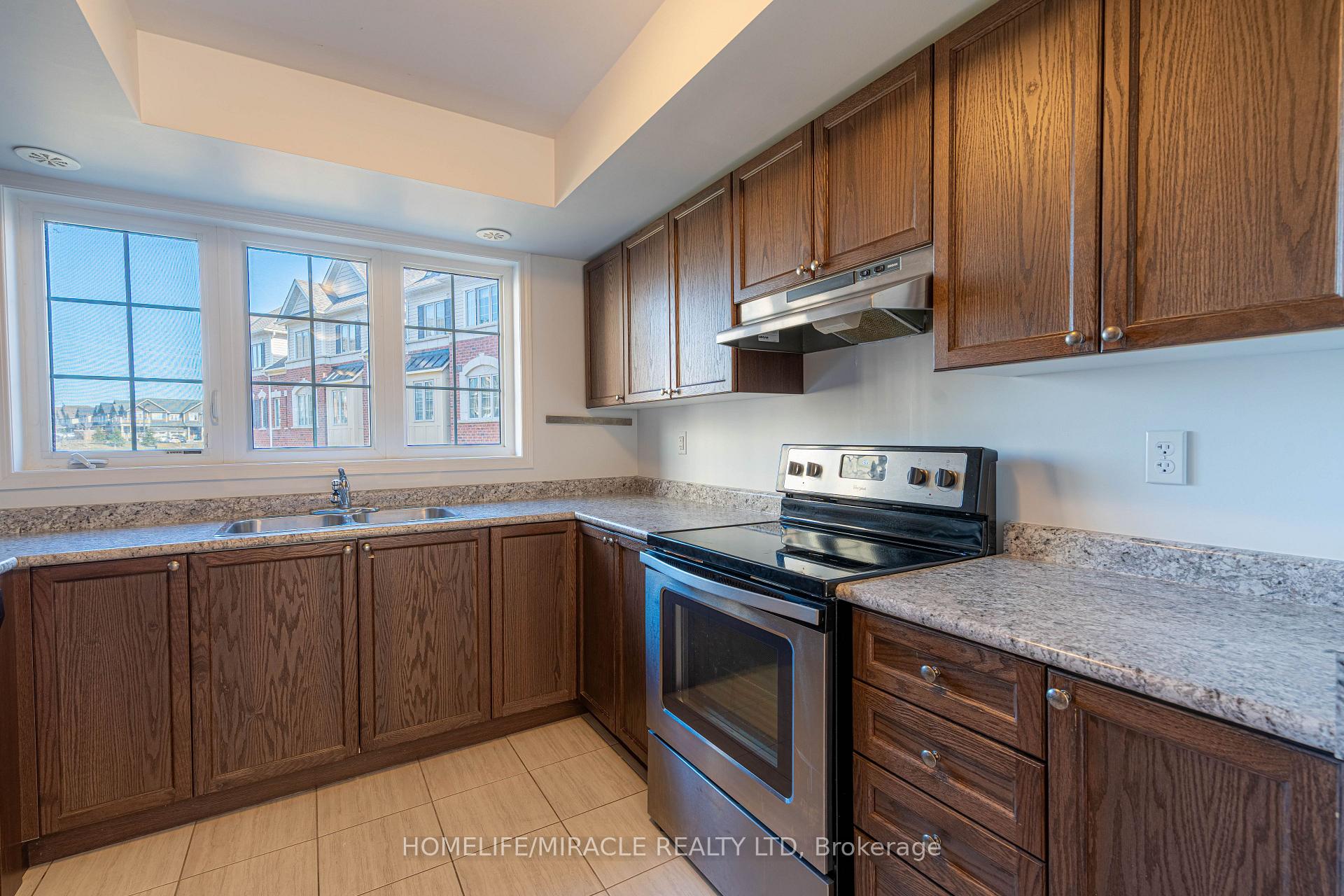 Photo 4 of Unit 379, 2393 Chevron Prince Path, Oshawa, Windfields — HOMEH