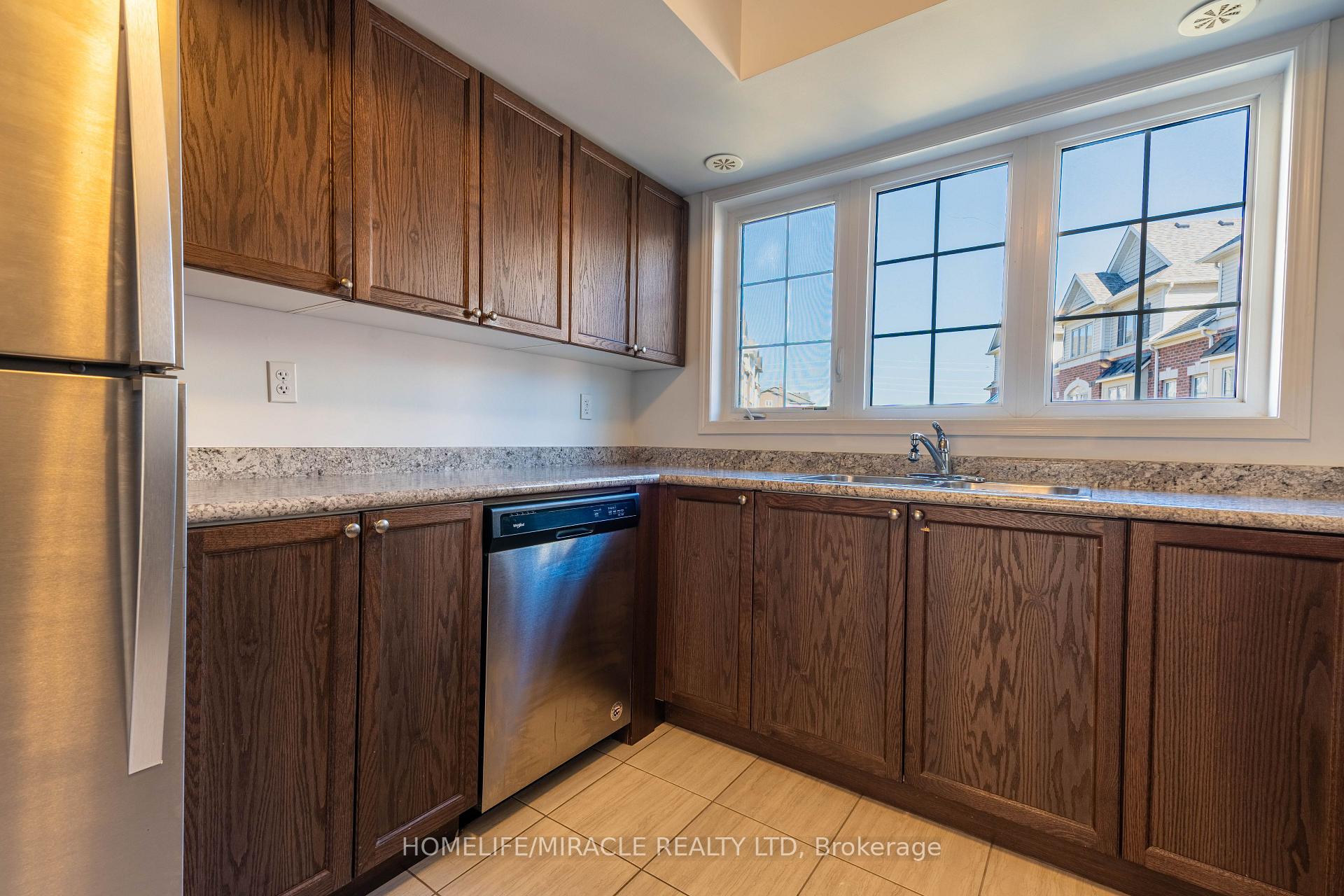 Photo 5 of Unit 379, 2393 Chevron Prince Path, Oshawa, Windfields — HOMEH