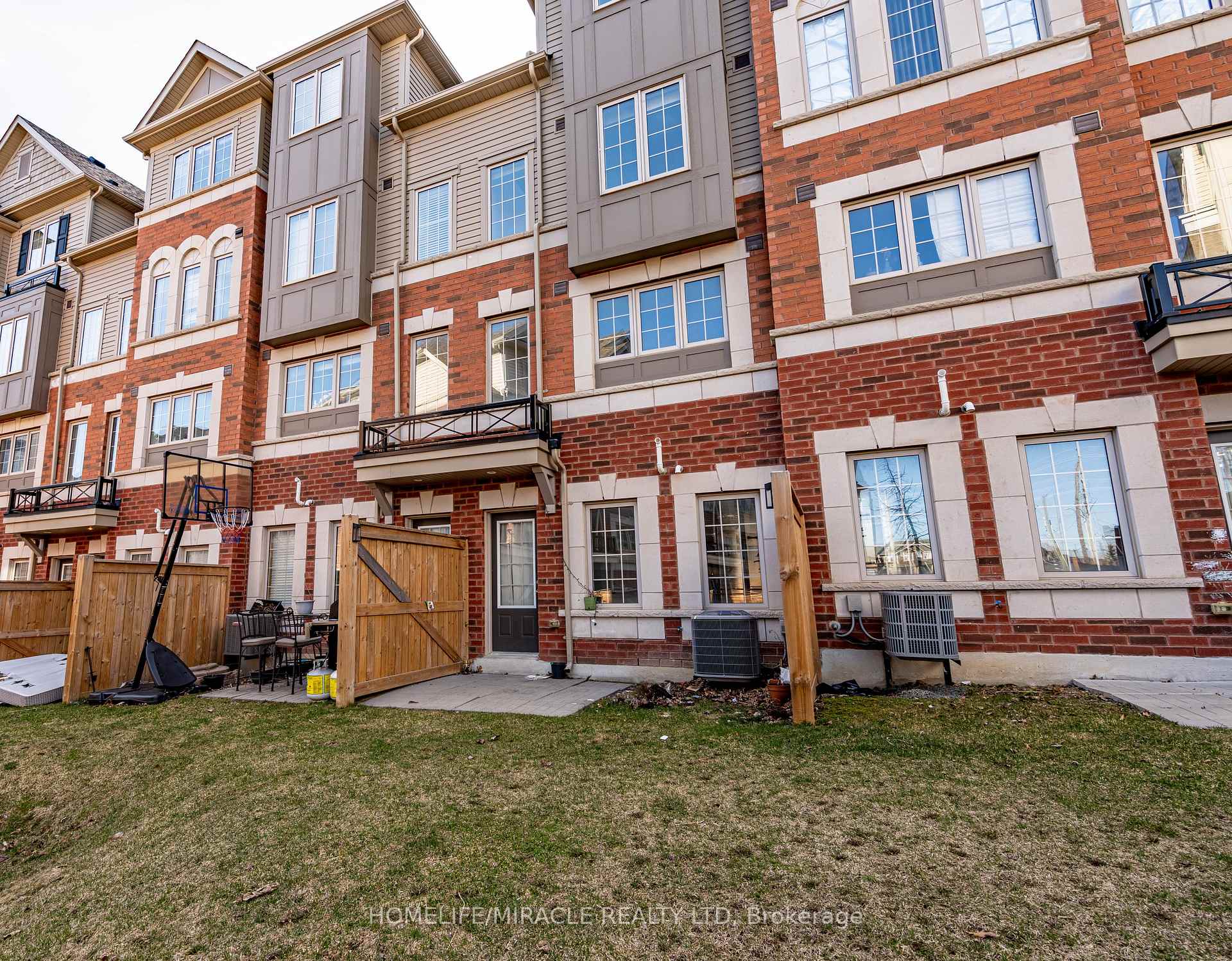 Photo 15 of Unit 379, 2393 Chevron Prince Path, Oshawa, Windfields — HOMEH
