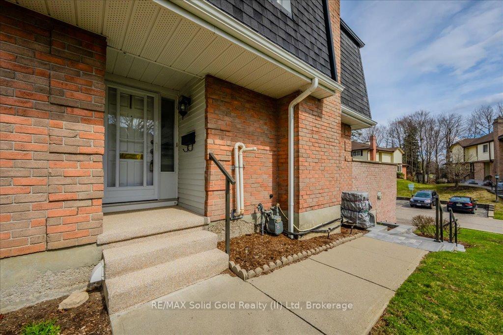Photo 6 of Unit 1, 220 Kingswood Drive, Kitchener — HOMEH