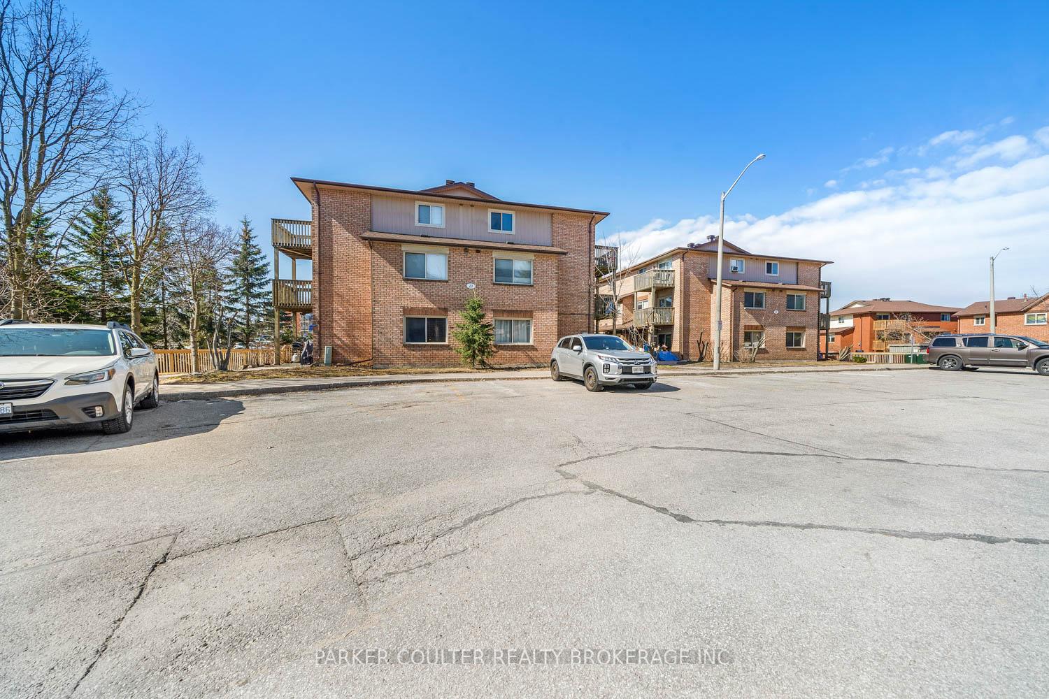 Front of Unit 8, 13 Meadow Lane