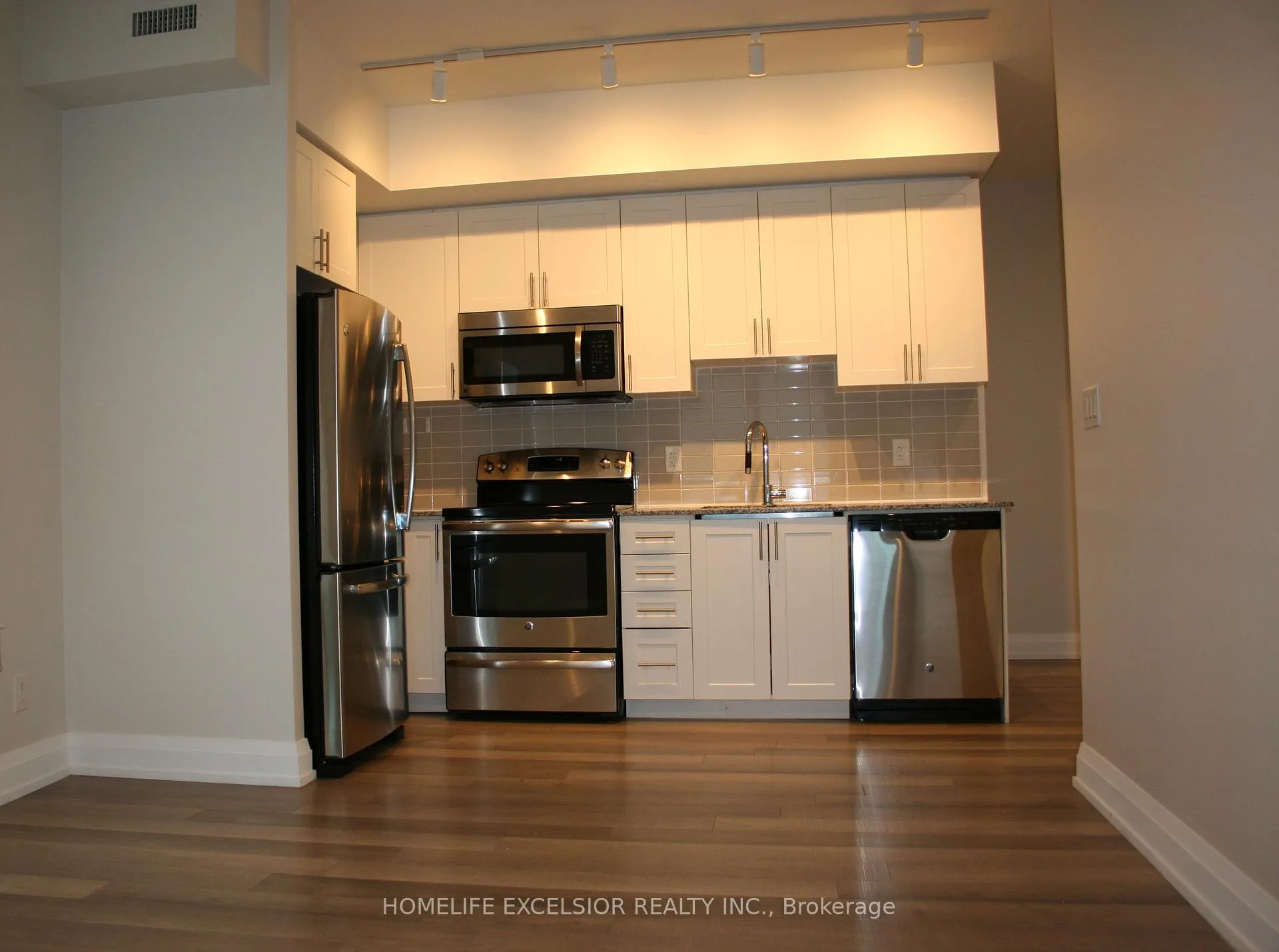 Photo 7 of Unit 1001, 7171 Yonge Street, Markham, Grandview — HOMEH