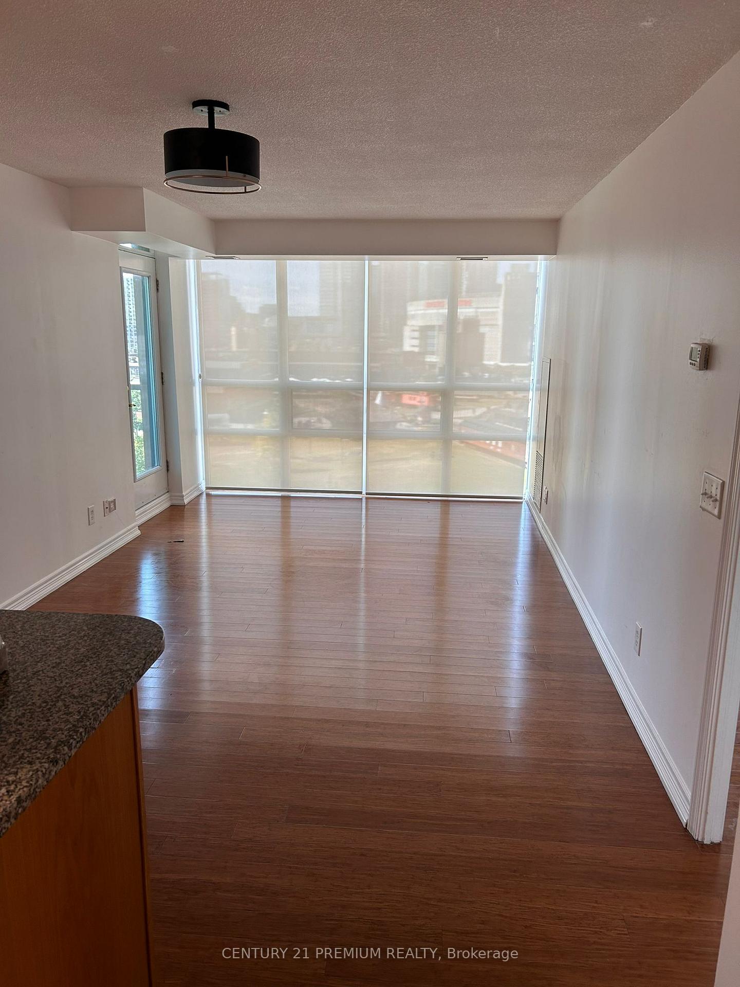Photo 2 of Unit 810, 51 Lower Simcoe Street, Toronto, Waterfront Communities — HOMEH