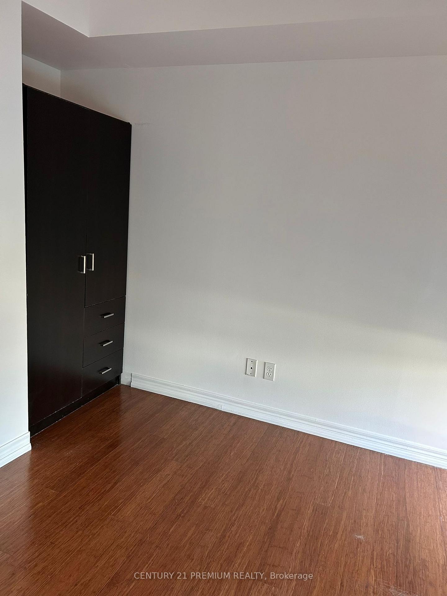 Photo 3 of Unit 810, 51 Lower Simcoe Street, Toronto, Waterfront Communities — HOMEH