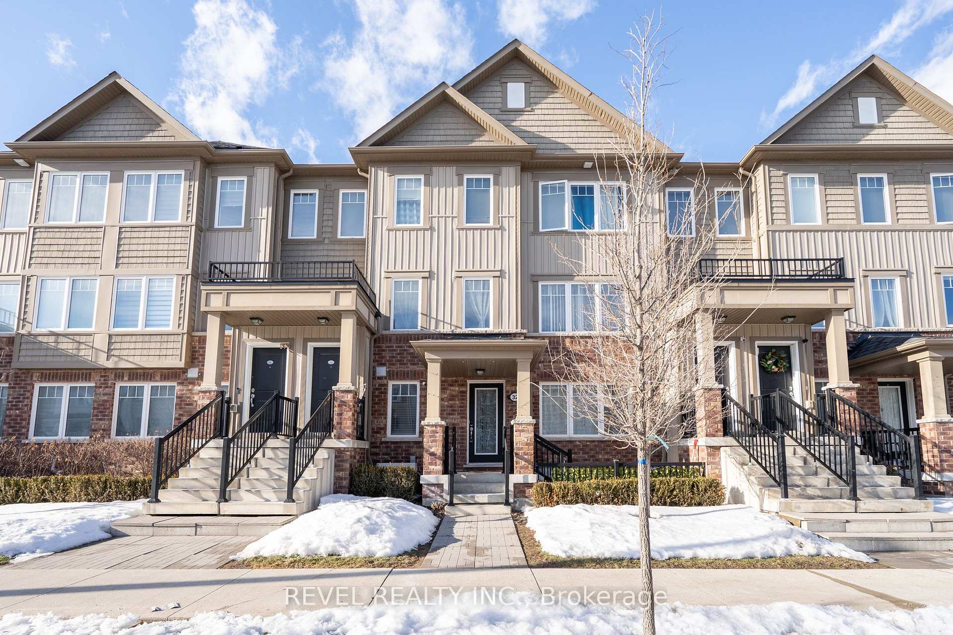 Front of Unit 32, 2500 Hill Rise Court