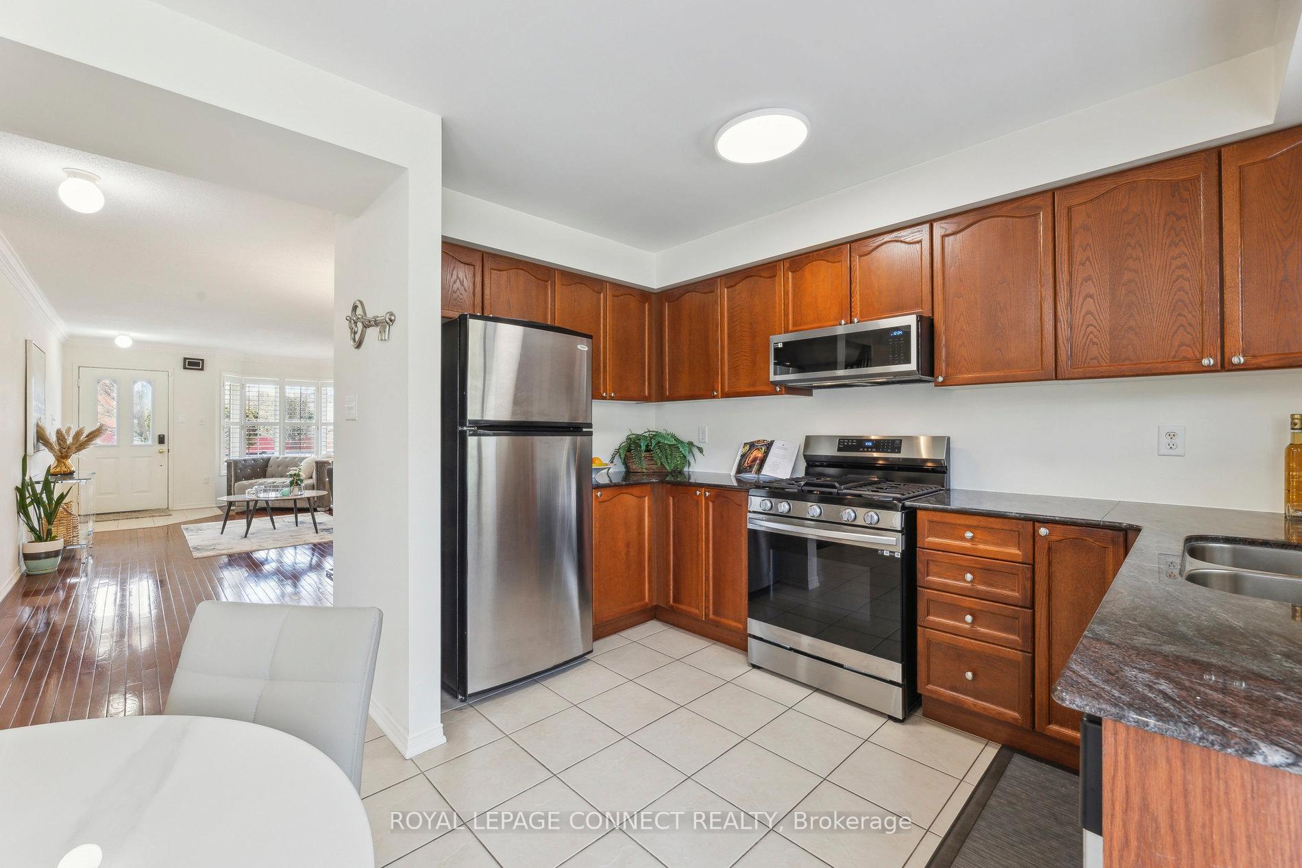 Photo 8 of 4 Ryder Crescent, Ajax, Northeast Ajax — HOMEH