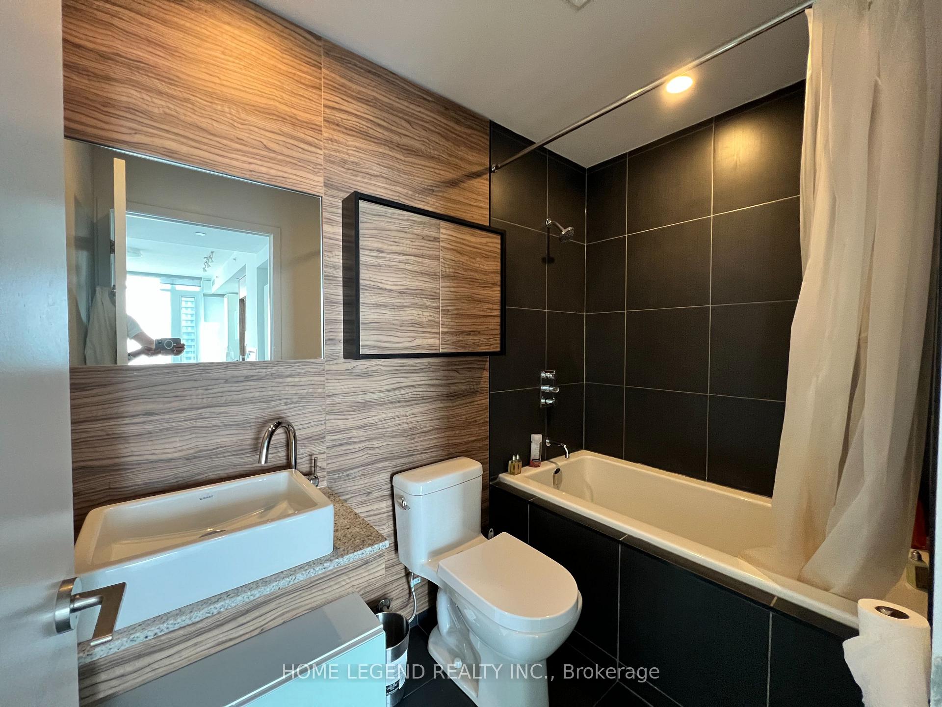 Photo 5 of Unit 3307, 75 St Nicholas Street, Toronto, Bay Street Corridor — HOMEH