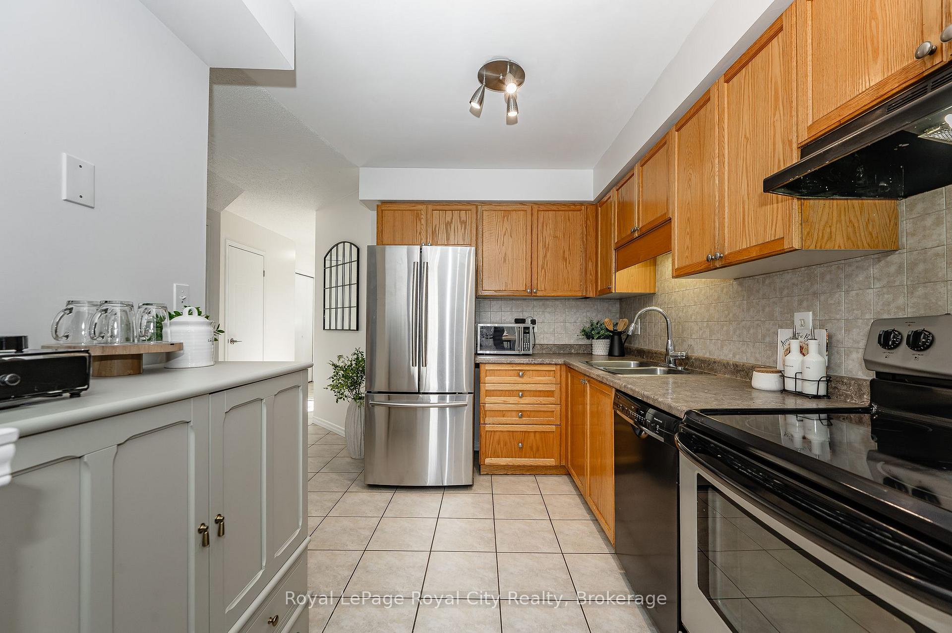 Photo 26 of Unit 30, 30 Imperial Road S, Guelph, Willow West/Sugarbush/West Acres — HOMEH