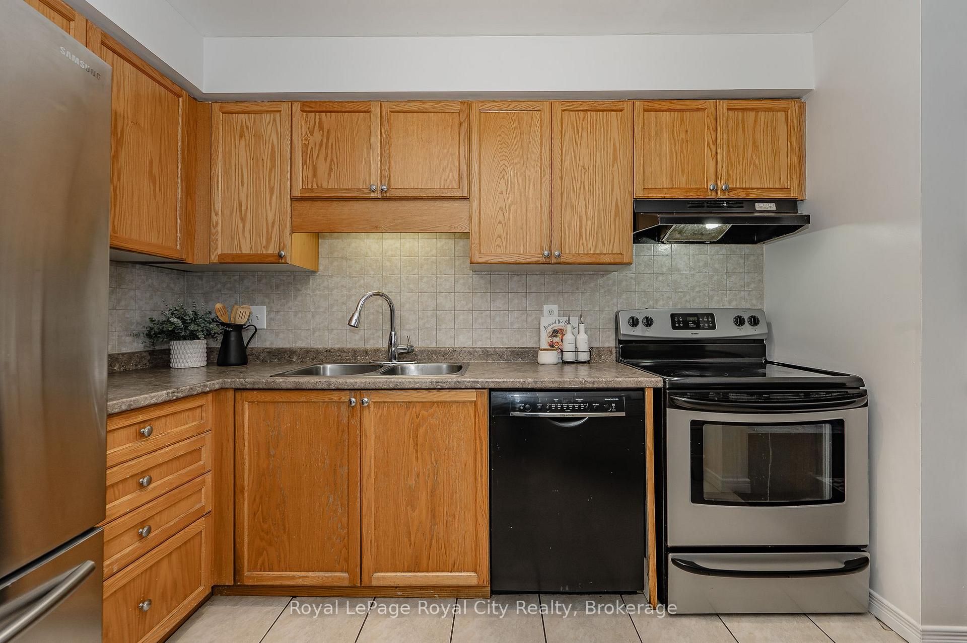 Photo 27 of Unit 30, 30 Imperial Road S, Guelph, Willow West/Sugarbush/West Acres — HOMEH