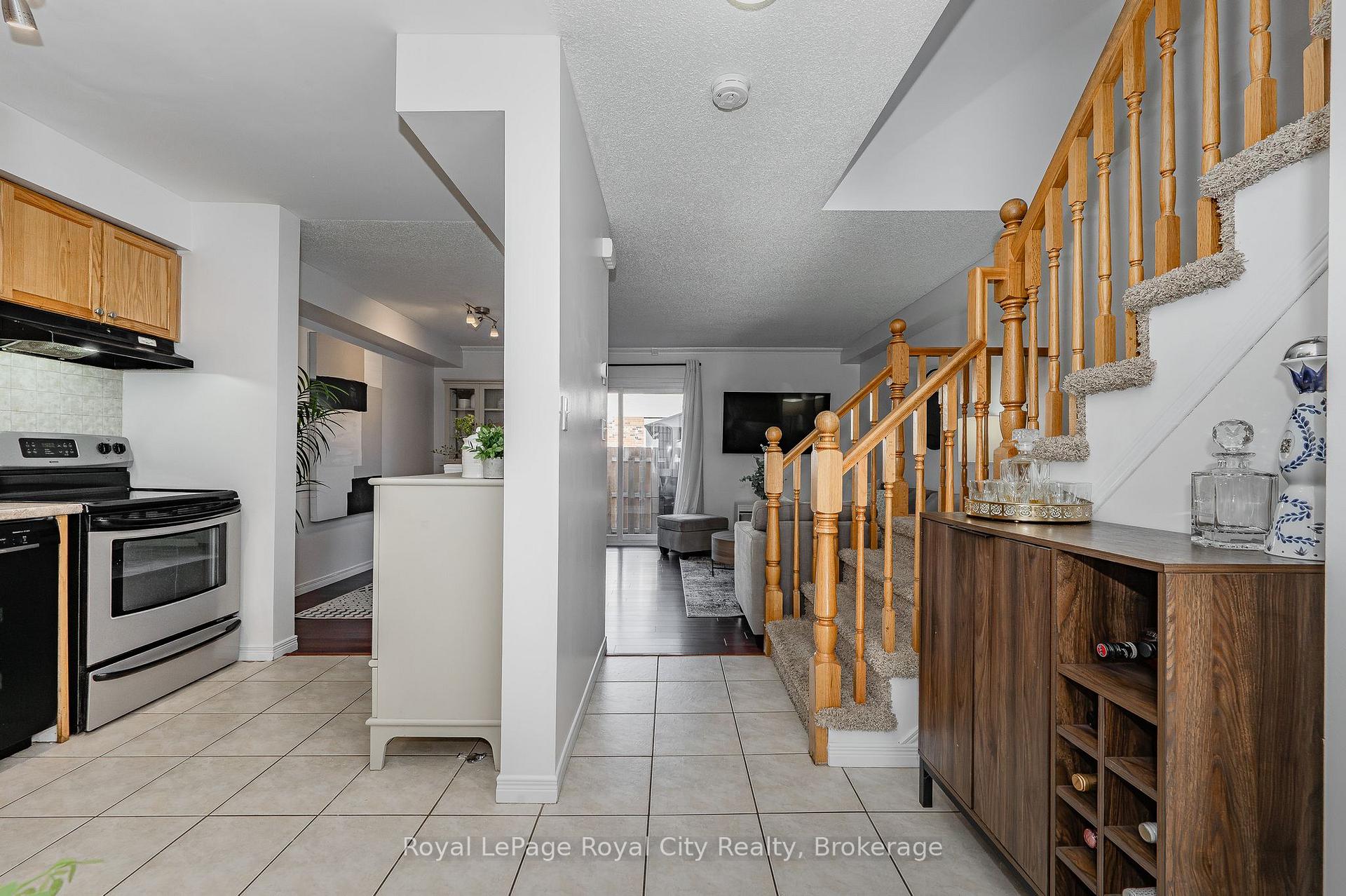 Photo 3 of Unit 30, 30 Imperial Road S, Guelph, Willow West/Sugarbush/West Acres — HOMEH
