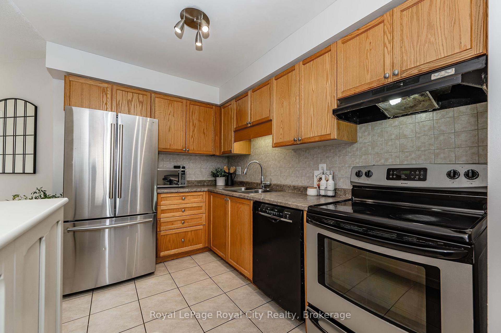Photo 6 of Unit 30, 30 Imperial Road S, Guelph, Willow West/Sugarbush/West Acres — HOMEH