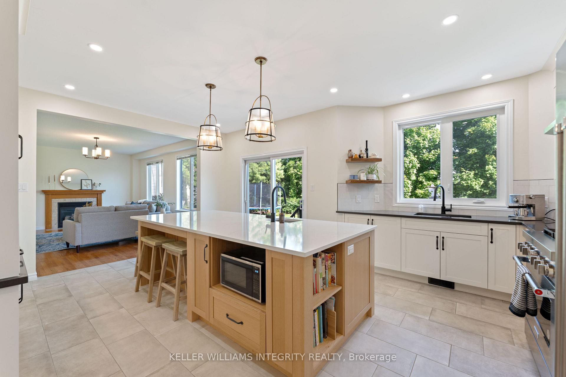 Photo 5 of 576 Devonwood Circle, Ottawa, Blossom Park/Kemp Park/Findlay Creek — HOMEH