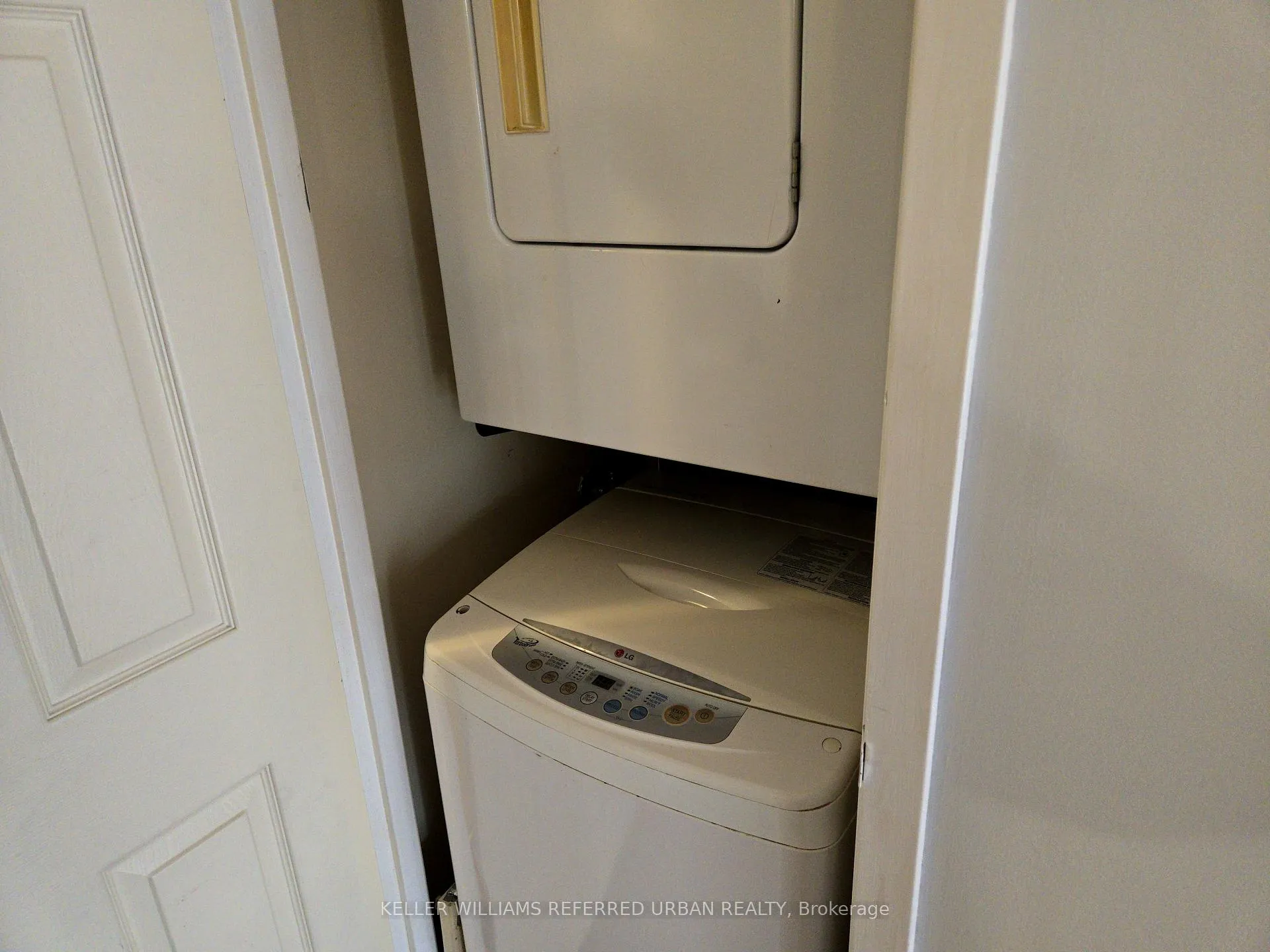 Photo 6 of Unit 419, 25 The Esplanade, Toronto, Waterfront Communities — HOMEH