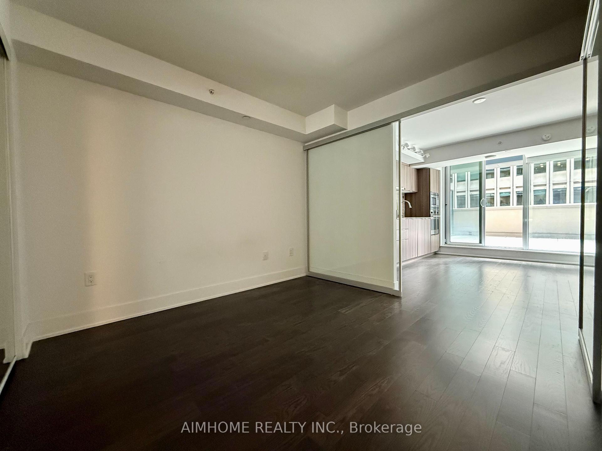 Photo 4 of Unit 908, 955 Bay Street, Toronto, Bay Street Corridor — HOMEH
