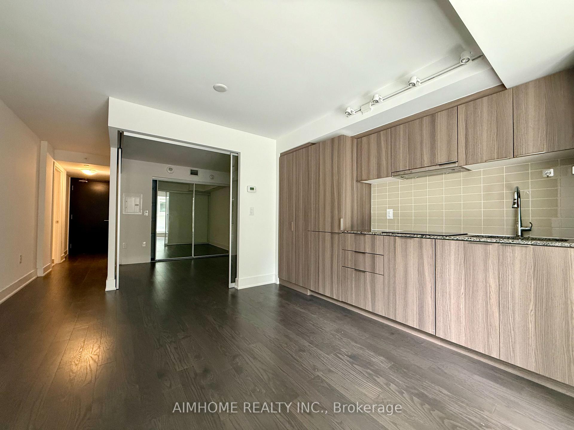 Photo 6 of Unit 908, 955 Bay Street, Toronto, Bay Street Corridor — HOMEH