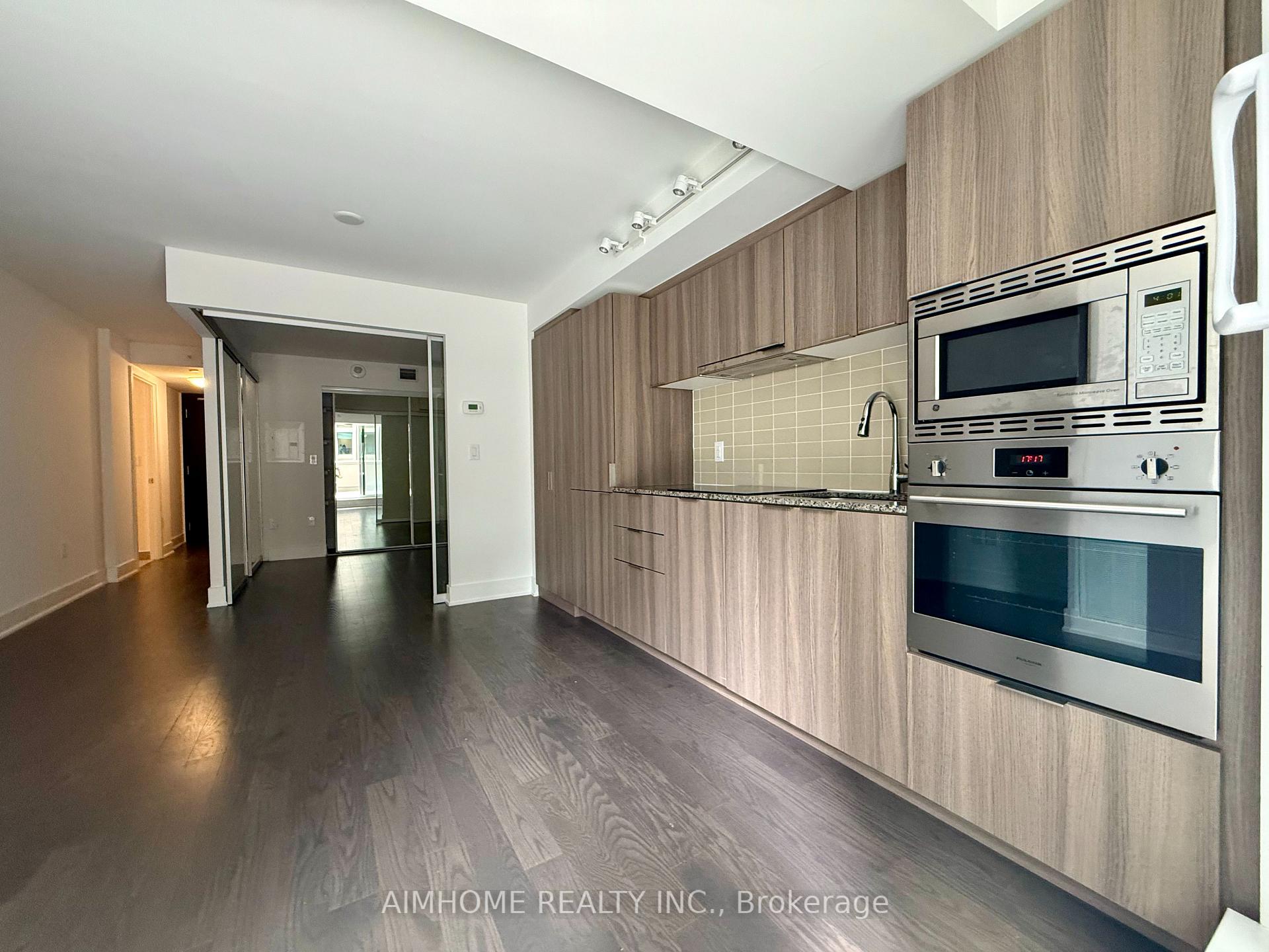 Photo 8 of Unit 908, 955 Bay Street, Toronto, Bay Street Corridor — HOMEH
