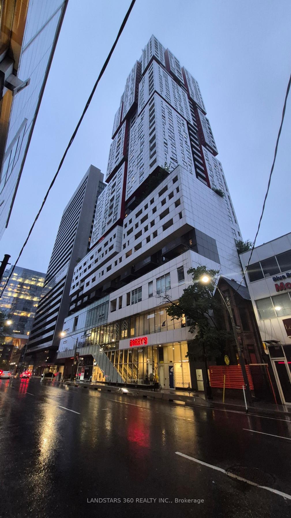 Front of Unit 2005, 318 Richmond Street W