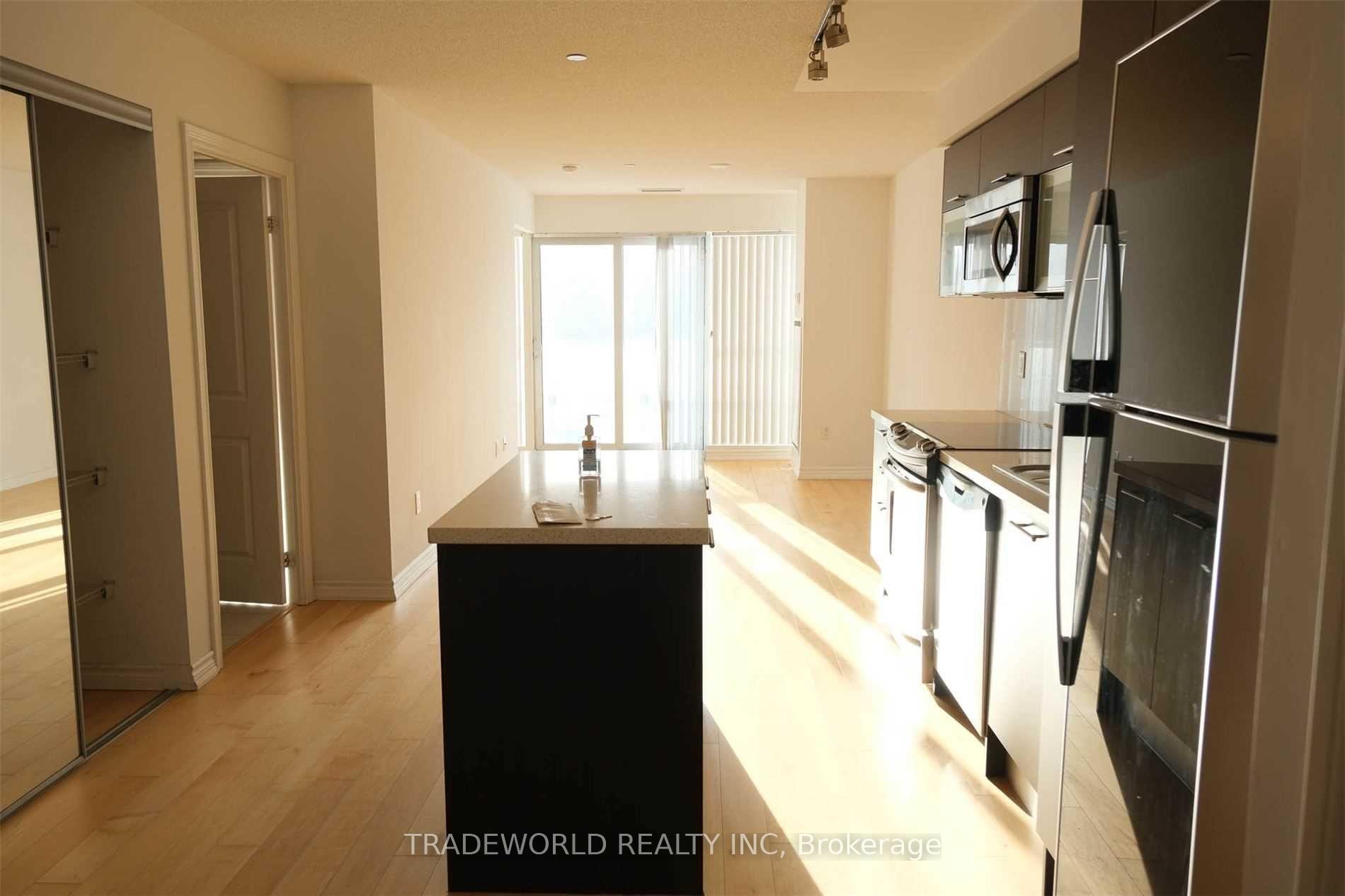 Photo 2 of Unit 921, 386 Yonge Street, Toronto, Bay Street Corridor — HOMEH